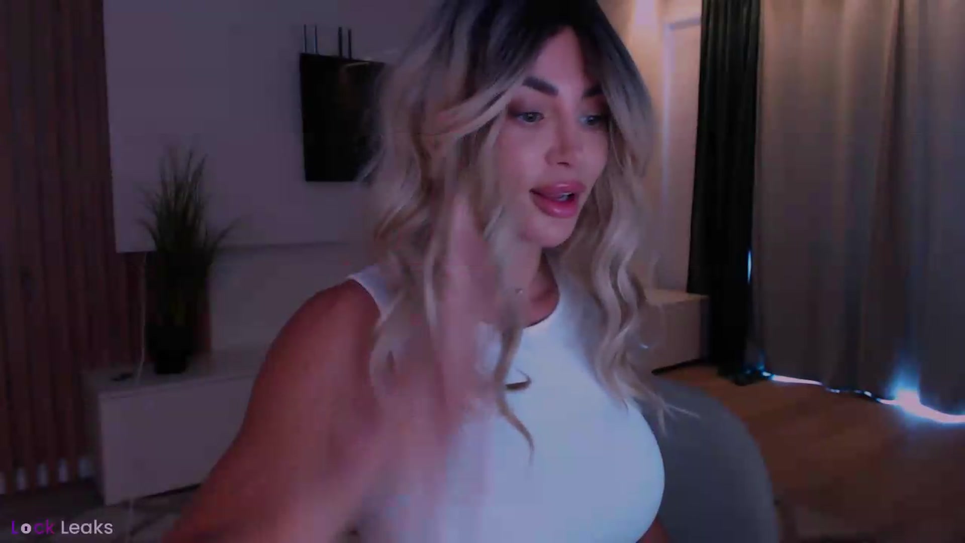 Gallery image thumbnail from Qu33n's myfreecams stream on, 06/13/2026, 11:23 image 7 of 20