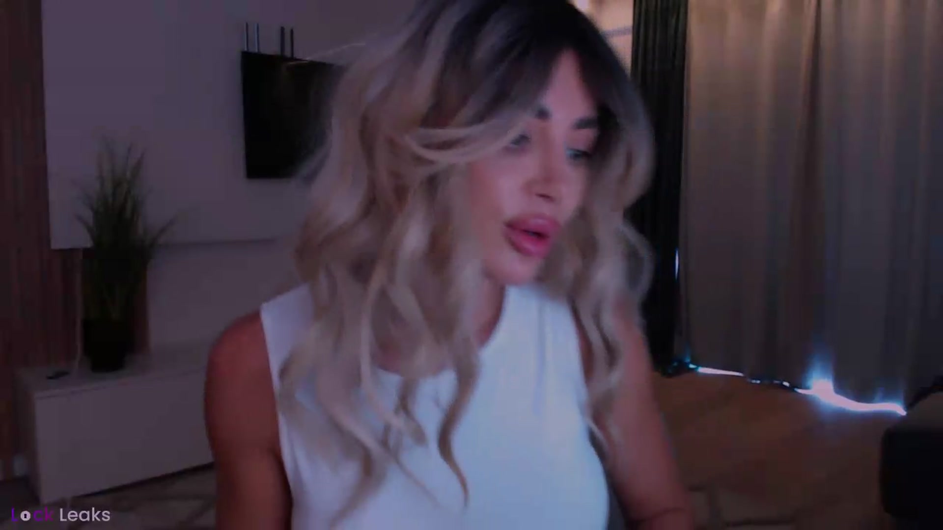Gallery image thumbnail from Qu33n's myfreecams stream on, 06/13/2026, 11:23 image 6 of 20