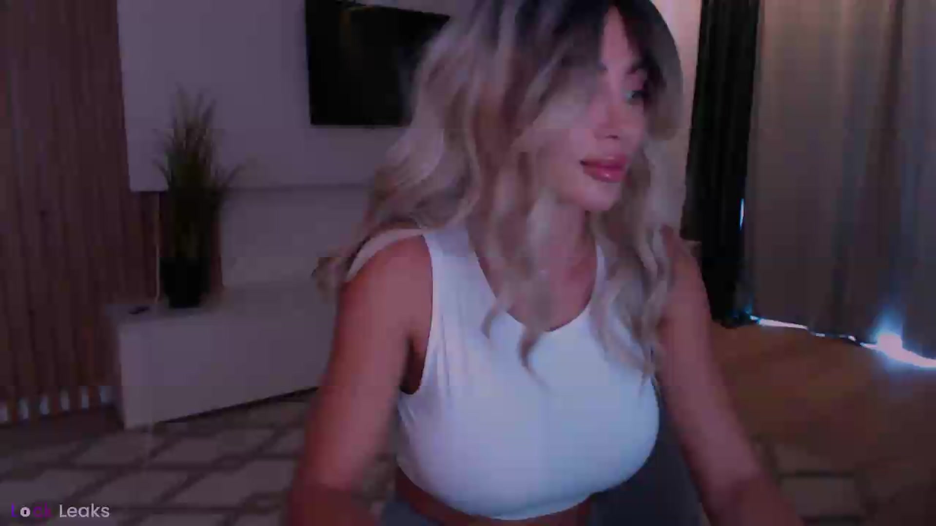 Gallery image thumbnail from Qu33n's myfreecams stream on, 06/13/2026, 11:23 image 3 of 20