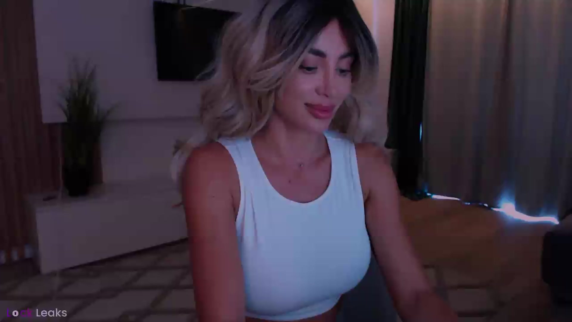 Gallery image thumbnail from Qu33n's myfreecams stream on, 06/13/2026, 11:23 image 1 of 20