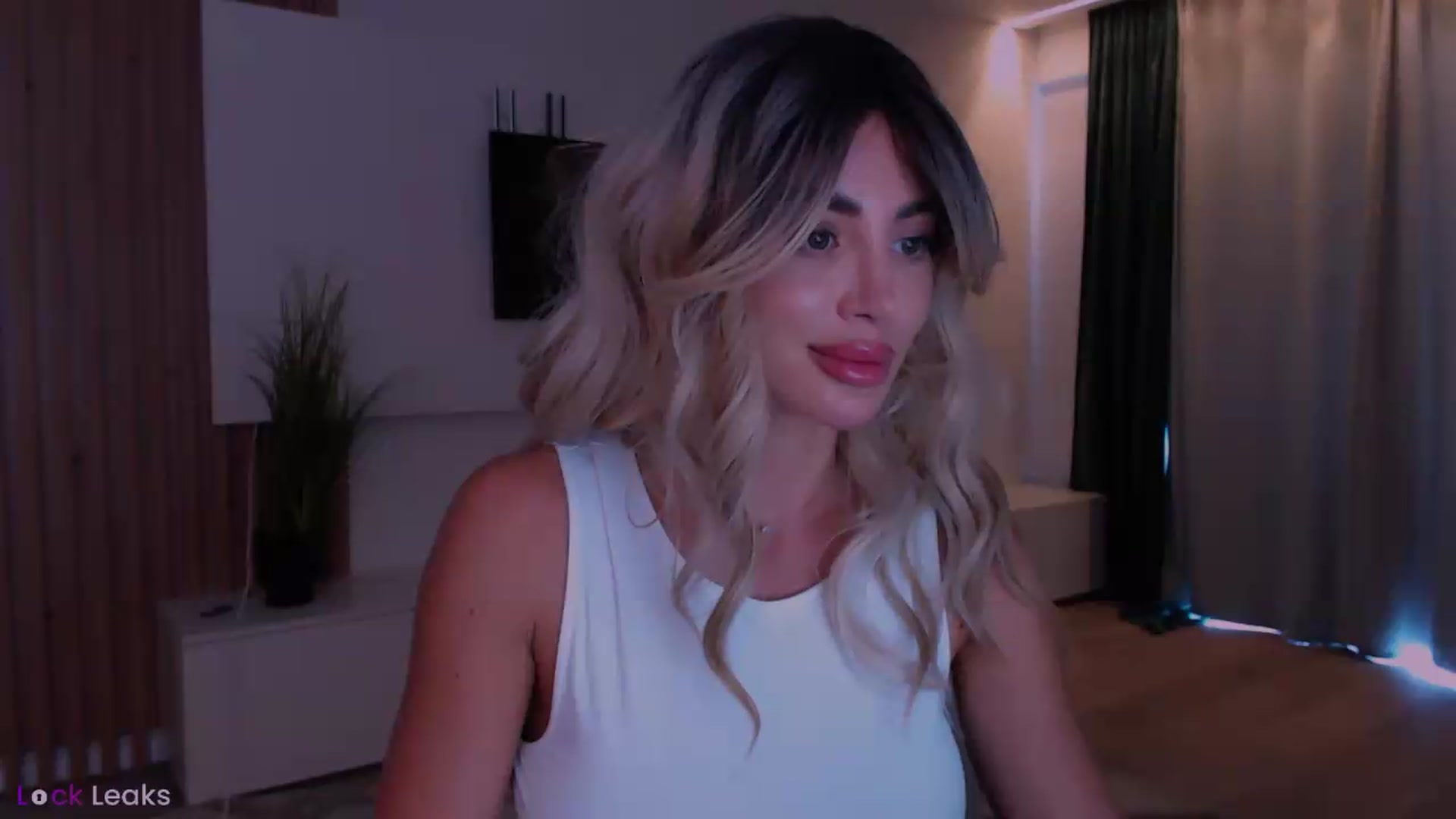 Gallery image thumbnail from Qu33n's myfreecams stream on, 06/13/2026, 11:23 image 10 of 20