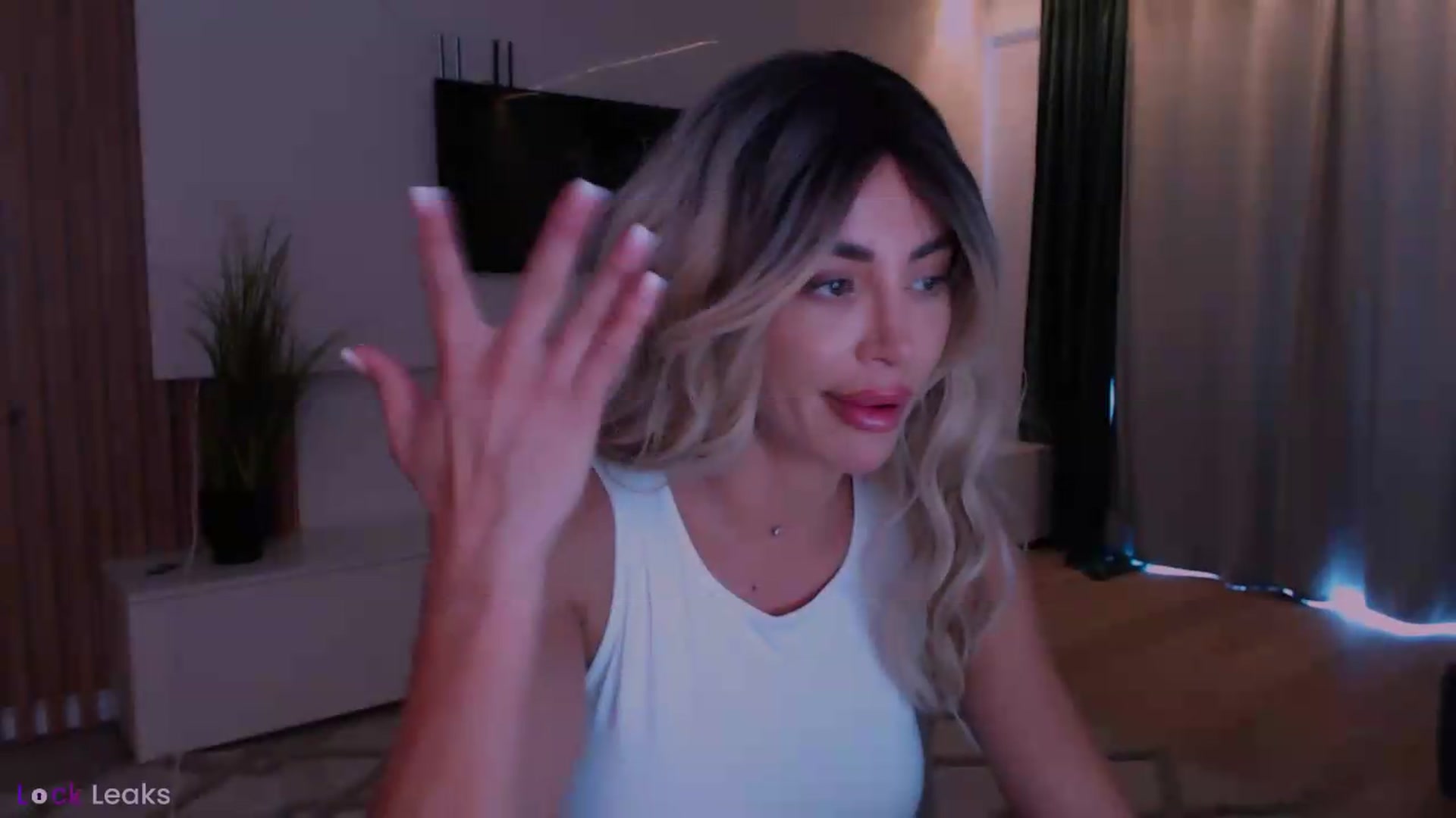 Gallery image thumbnail from Qu33n's myfreecams stream on, 06/13/2026, 11:23 image 9 of 20