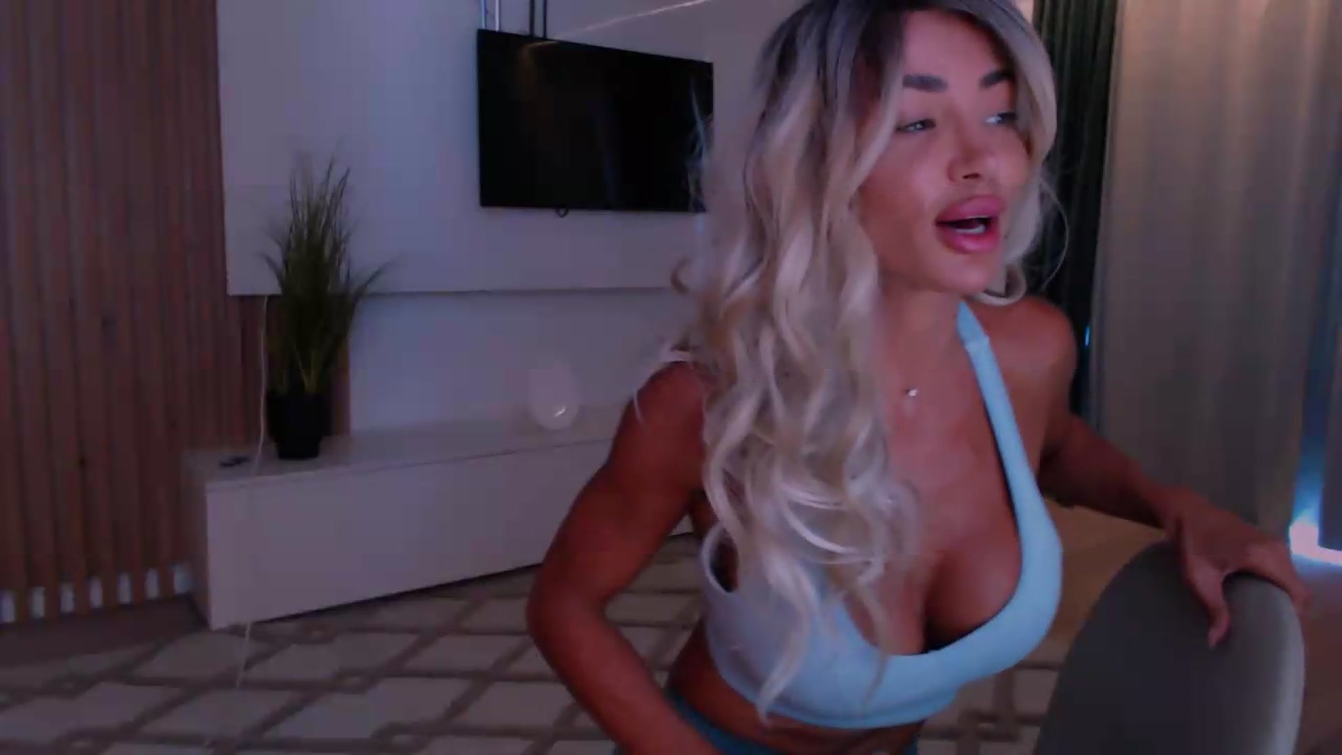 Gallery image thumbnail from Qu33n's myfreecams stream on, 09/05/2026, 08:35 image 15 of 20