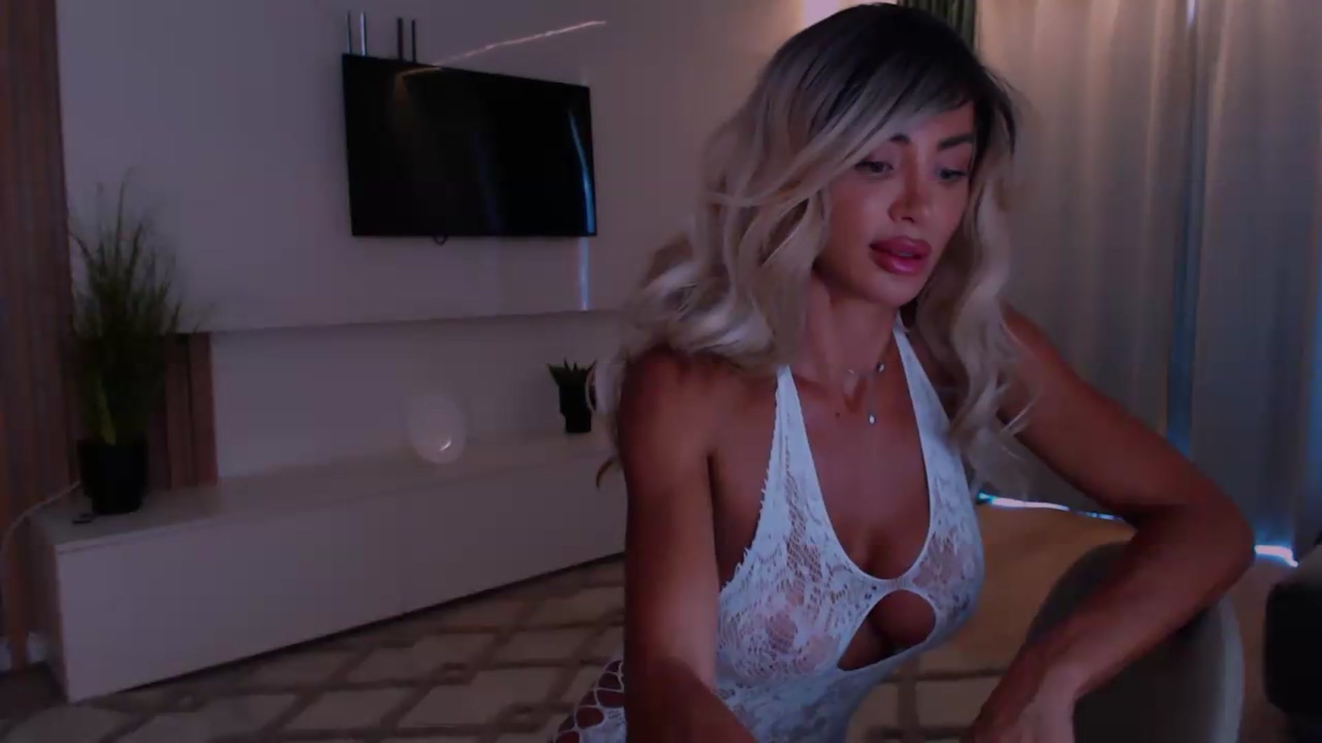 Gallery image thumbnail from Qu33n's myfreecams stream on, 09/07/2026, 08:31 image 3 of 20
