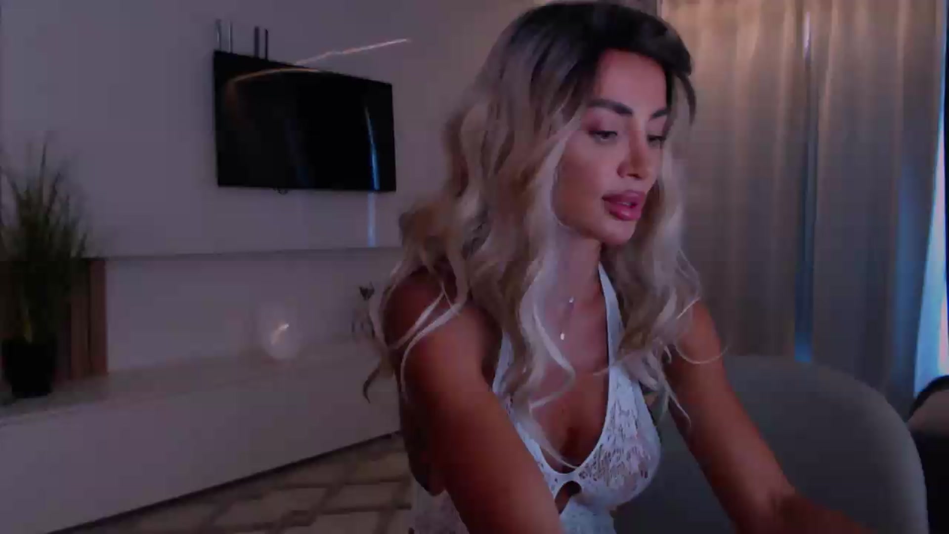 Gallery image thumbnail from Qu33n's myfreecams stream on, 09/07/2026, 09:21 image 12 of 20