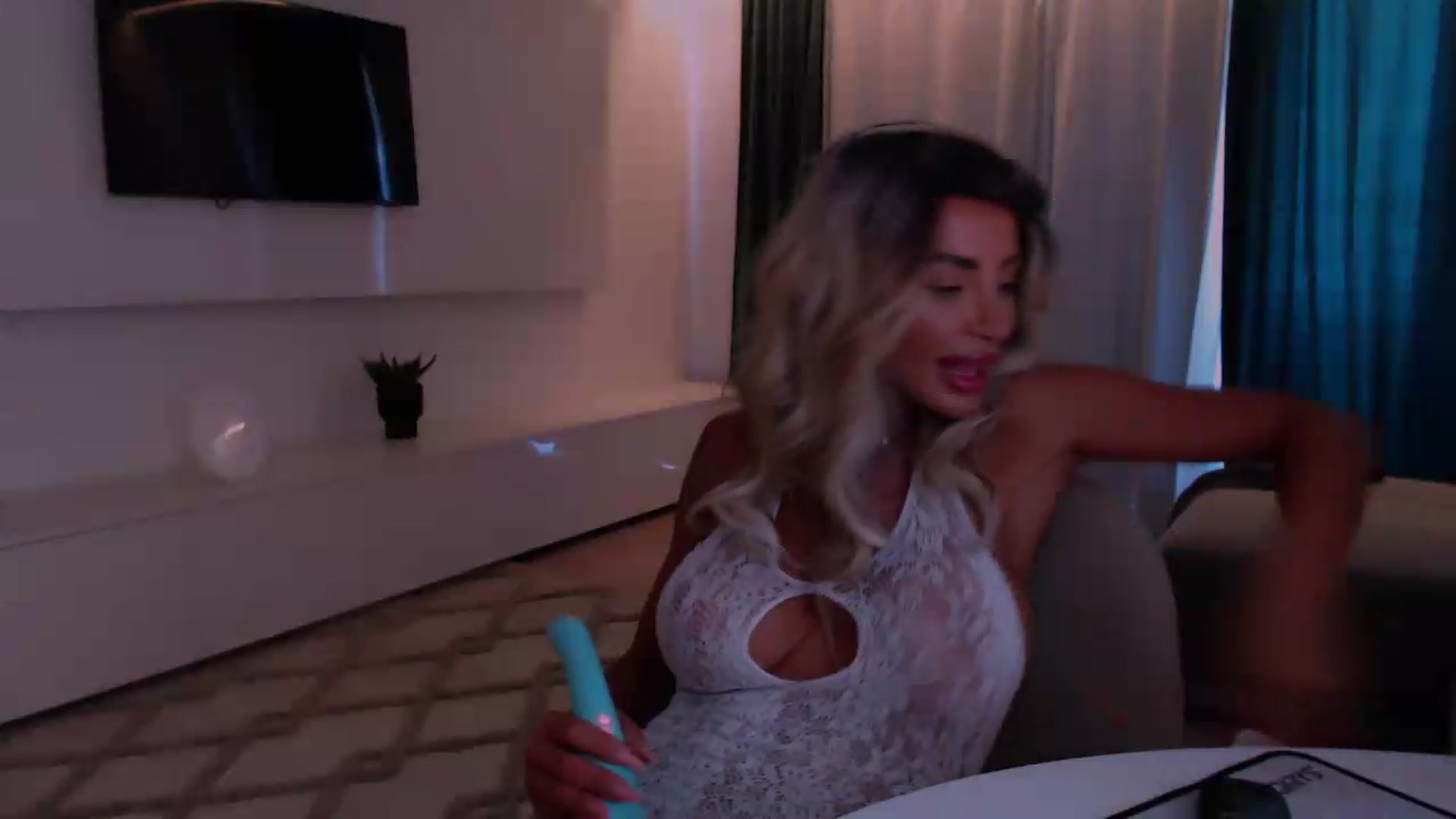 Gallery image thumbnail from Qu33n's myfreecams stream on, 09/07/2026, 09:21 image 19 of 20