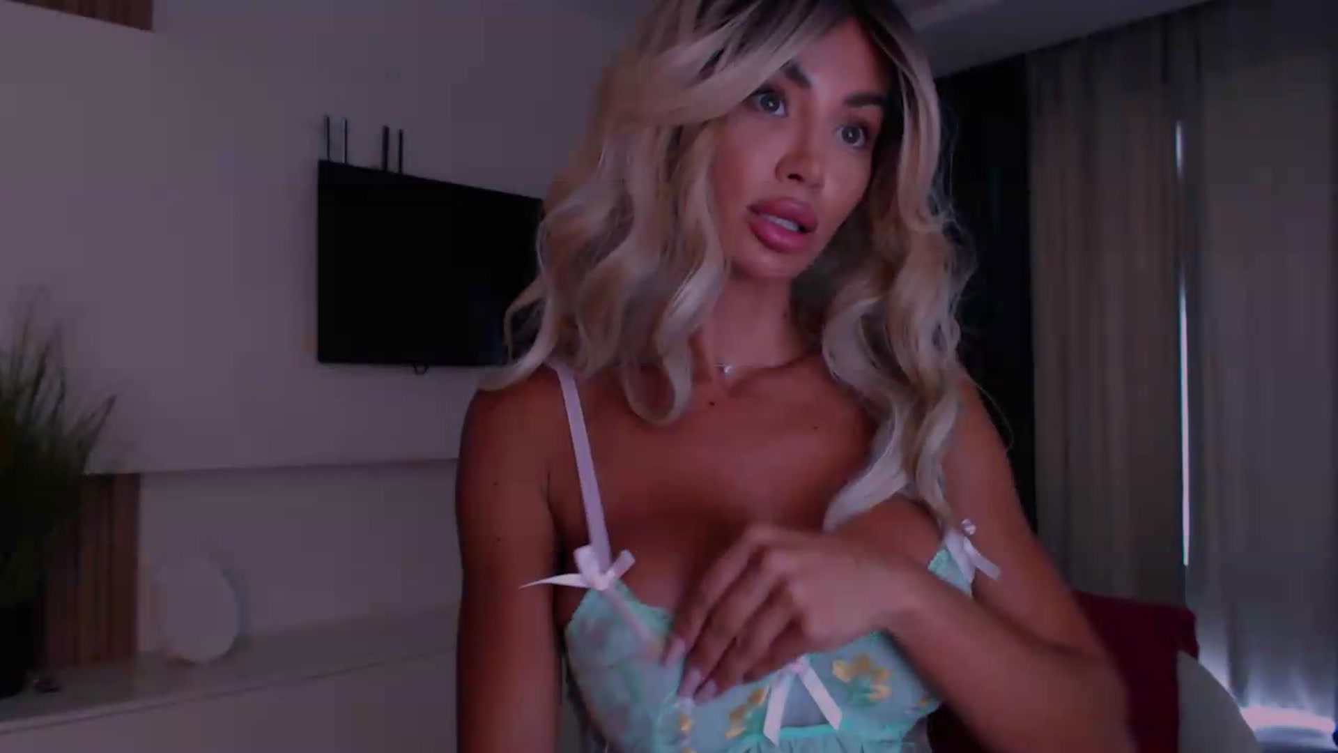 Gallery image thumbnail from Qu33n's myfreecams stream on, 09/12/2026, 09:49 image 17 of 20