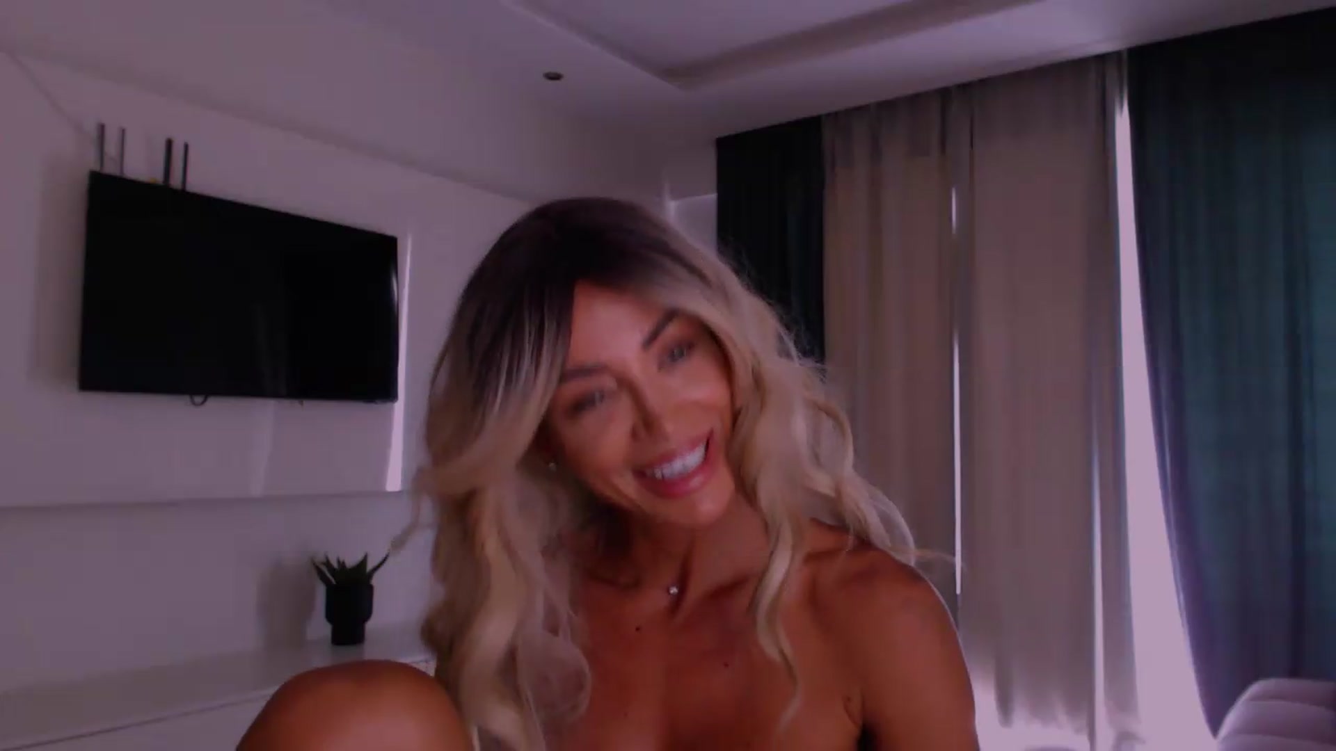 Gallery image thumbnail from Qu33n's myfreecams stream on, 09/12/2026, 09:49 image 13 of 20