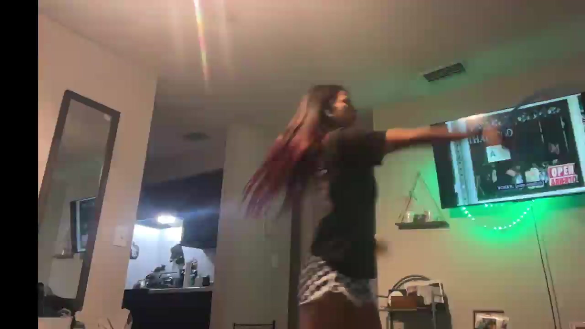 Gallery image thumbnail from Qu33nPrincess's myfreecams stream on, 08/22/2026, 18:13 image 4 of 20