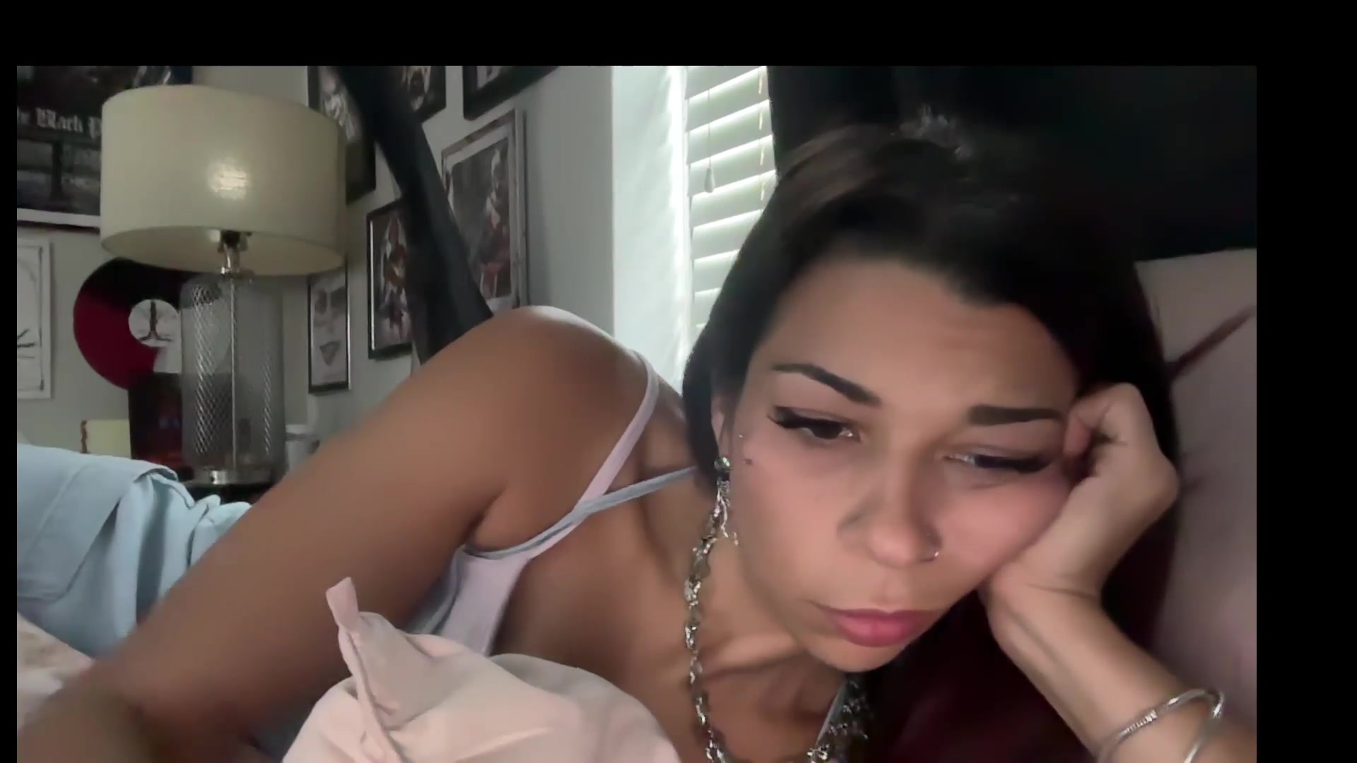 Gallery image thumbnail from Qu33nPrincess's myfreecams stream on, 08/23/2026, 19:26 image 14 of 20