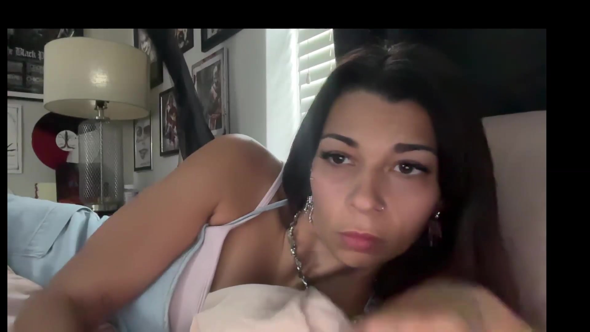 Gallery image thumbnail from Qu33nPrincess's myfreecams stream on, 08/23/2026, 19:26 image 15 of 20