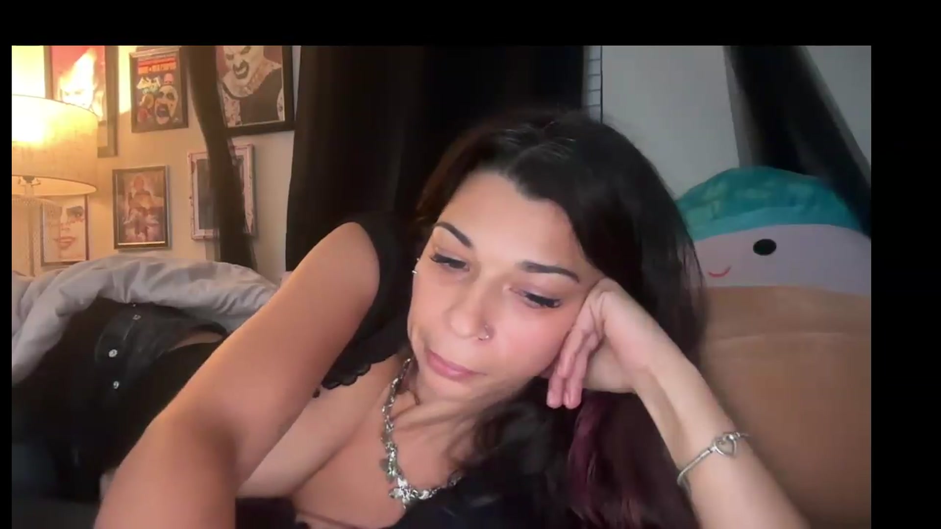 Gallery image thumbnail from Qu33nPrincess's myfreecams stream on, 08/27/2026, 24:19 image 7 of 20