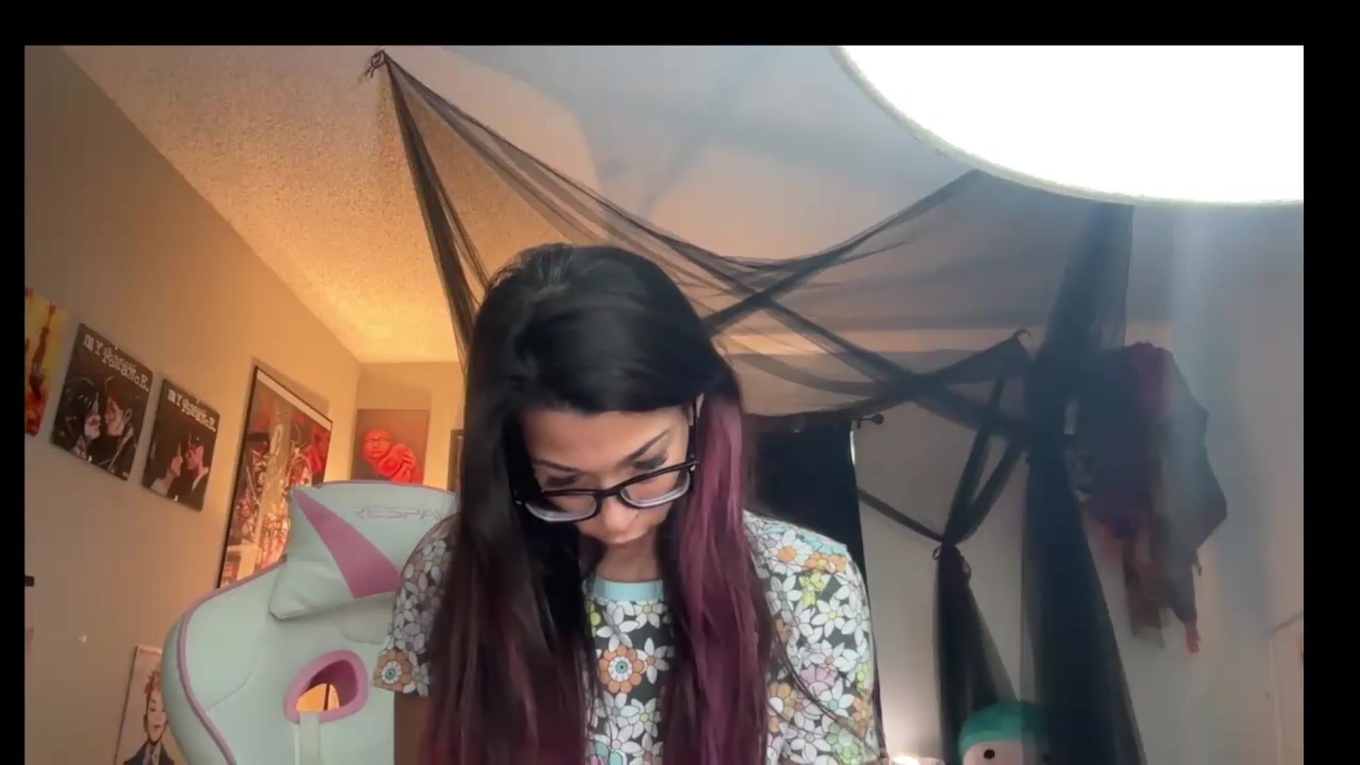 Gallery image thumbnail from Qu33nPrincess's myfreecams stream on, 08/29/2026, 16:59 image 2 of 20