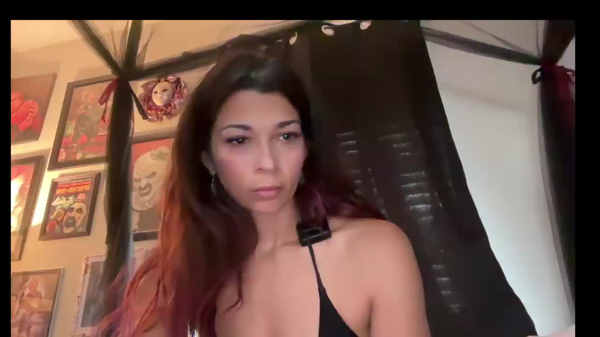 Gallery image thumbnail from Qu33nPrincess's myfreecams stream on, 08/30/2026, 17:16 image 10 of 20