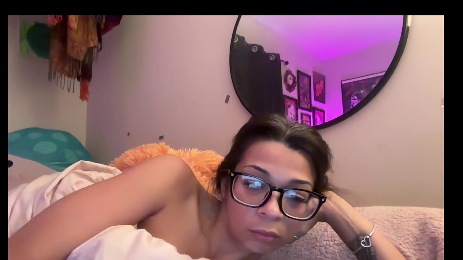 Gallery image thumbnail from Qu33nPrincess's myfreecams stream on, 09/09/2026, 12:09 image 12 of 20