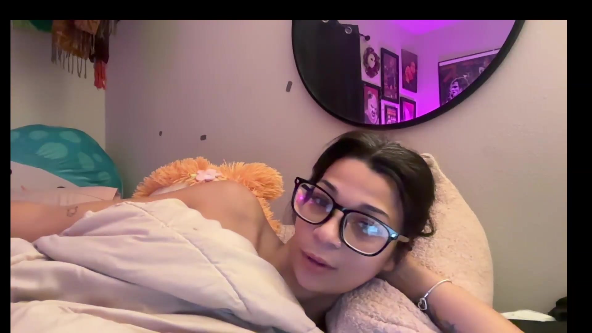 Gallery image thumbnail from Qu33nPrincess's myfreecams stream on, 09/09/2026, 12:09 image 20 of 20