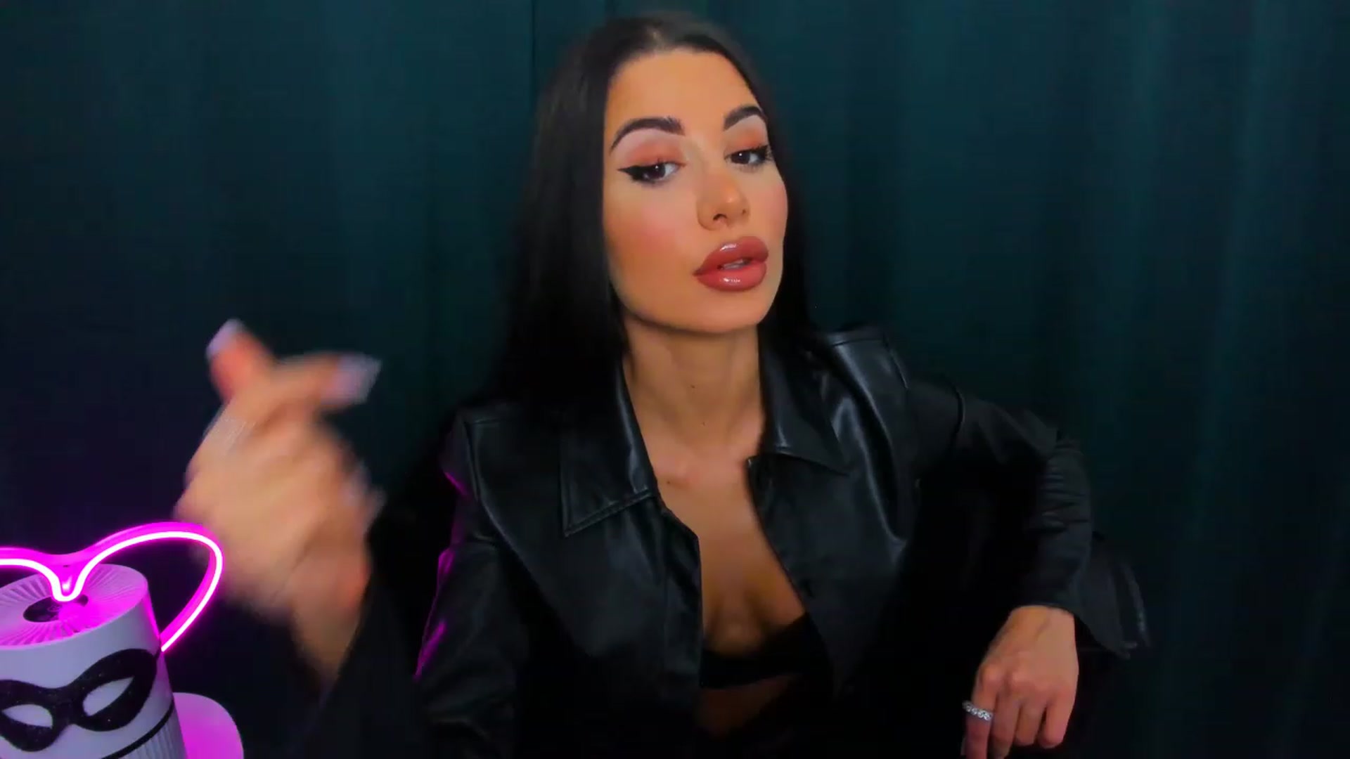 Gallery image thumbnail from QueenANNYA's myfreecams stream on, 03/26/2023, 13:37 image 15 of 20