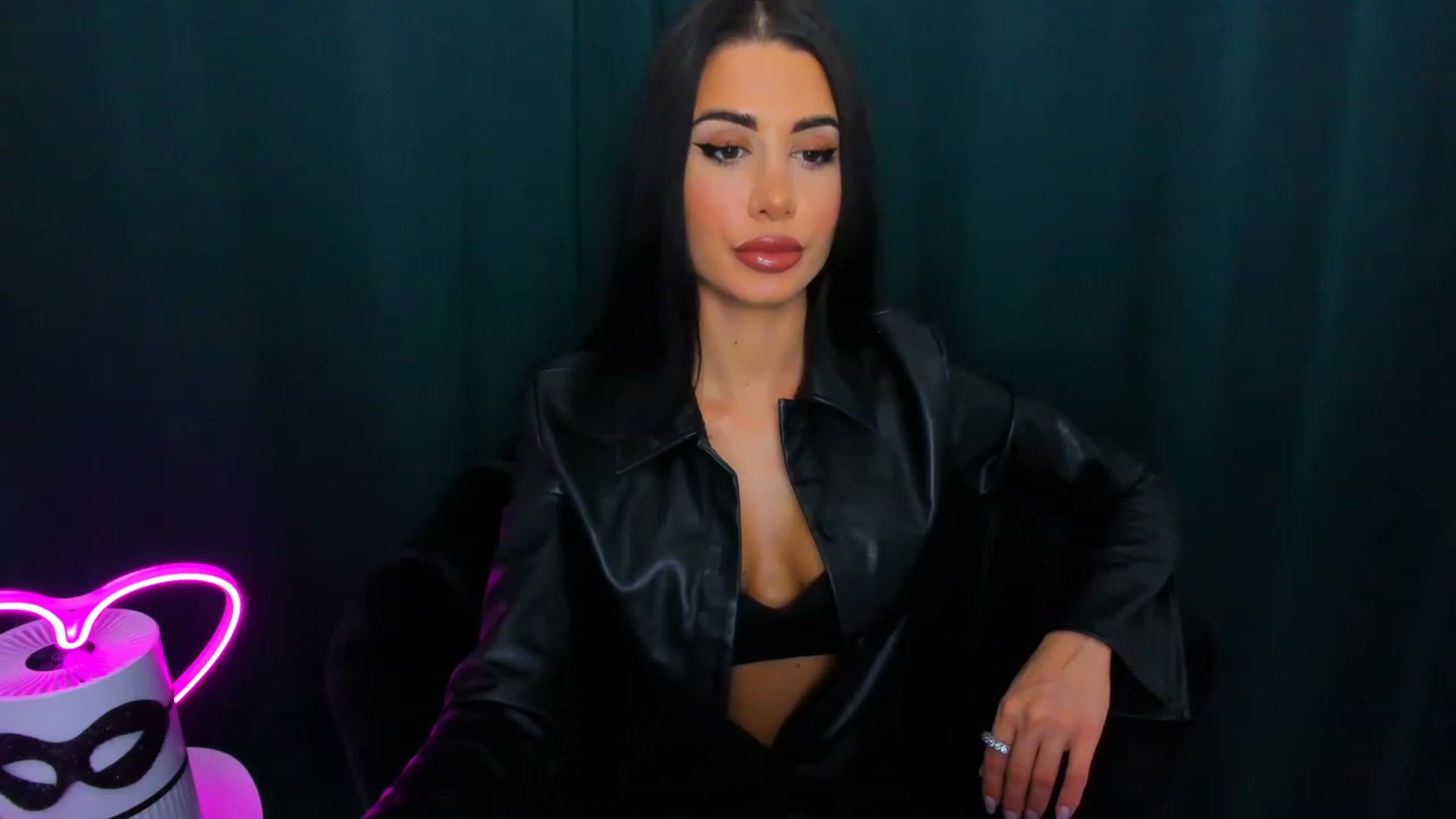 Gallery image thumbnail from QueenANNYA's myfreecams stream on, 03/26/2023, 13:37 image 20 of 20