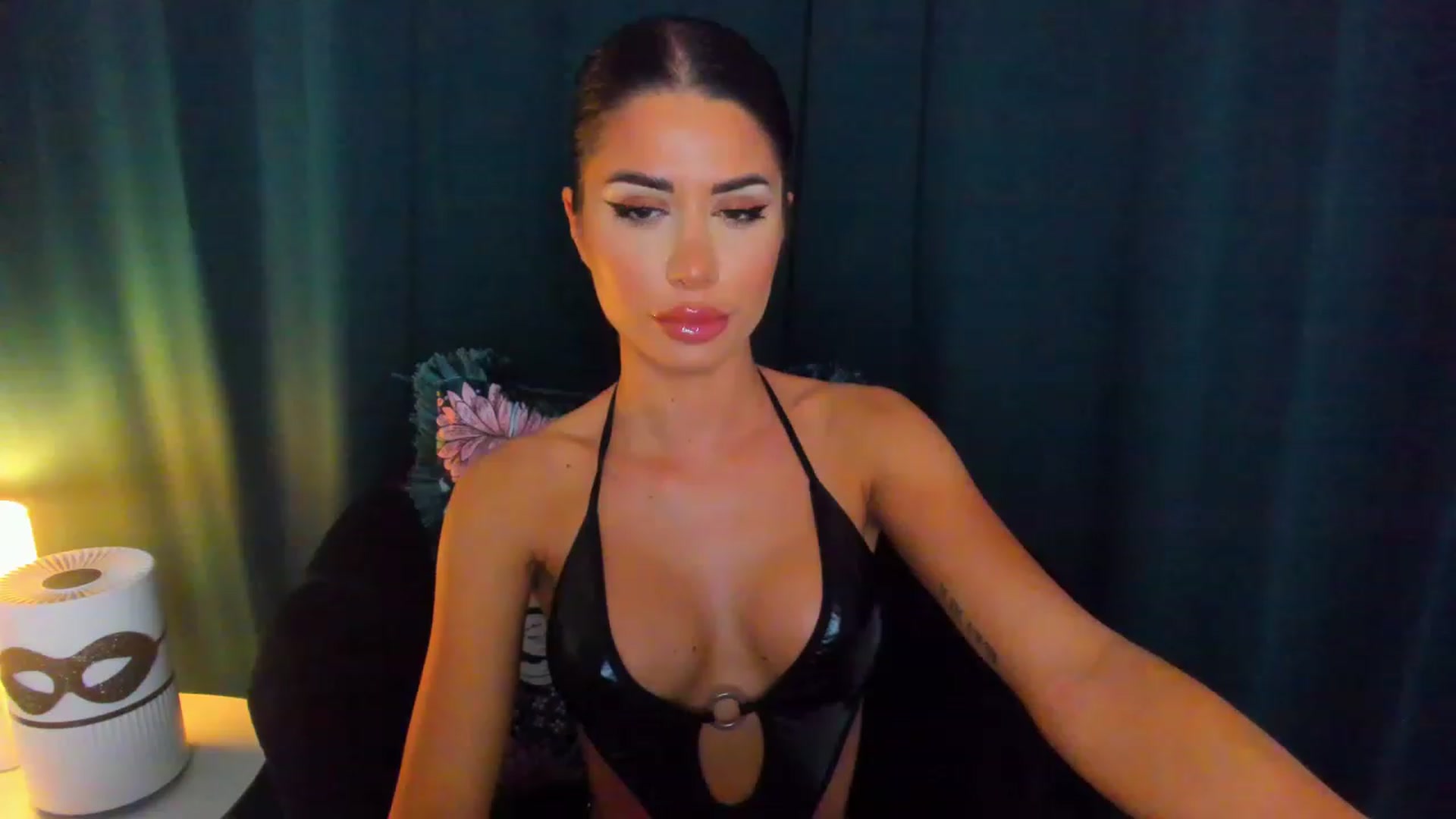 Gallery image thumbnail from QueenANNYA's myfreecams stream on, 04/08/2023, 16:23 image 1 of 20