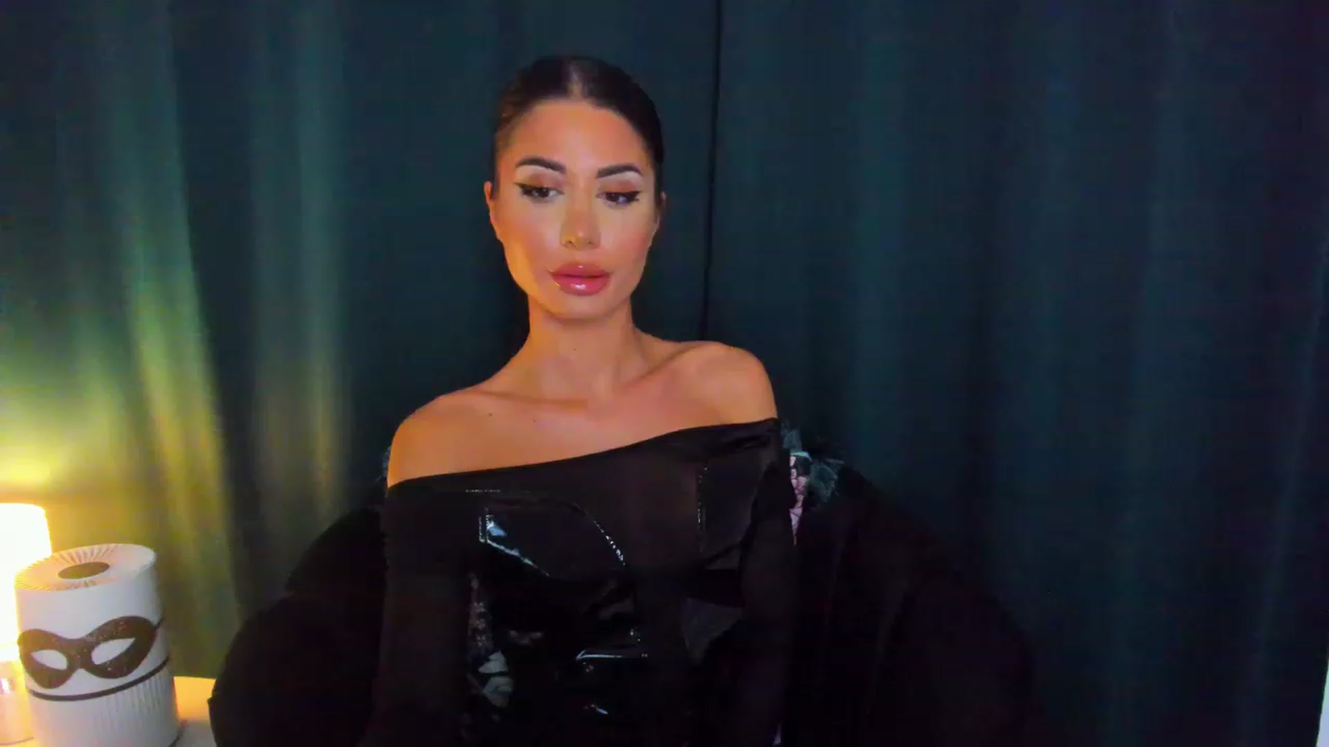 Gallery image thumbnail from QueenANNYA's myfreecams stream on, 04/08/2023, 17:31 image 7 of 20