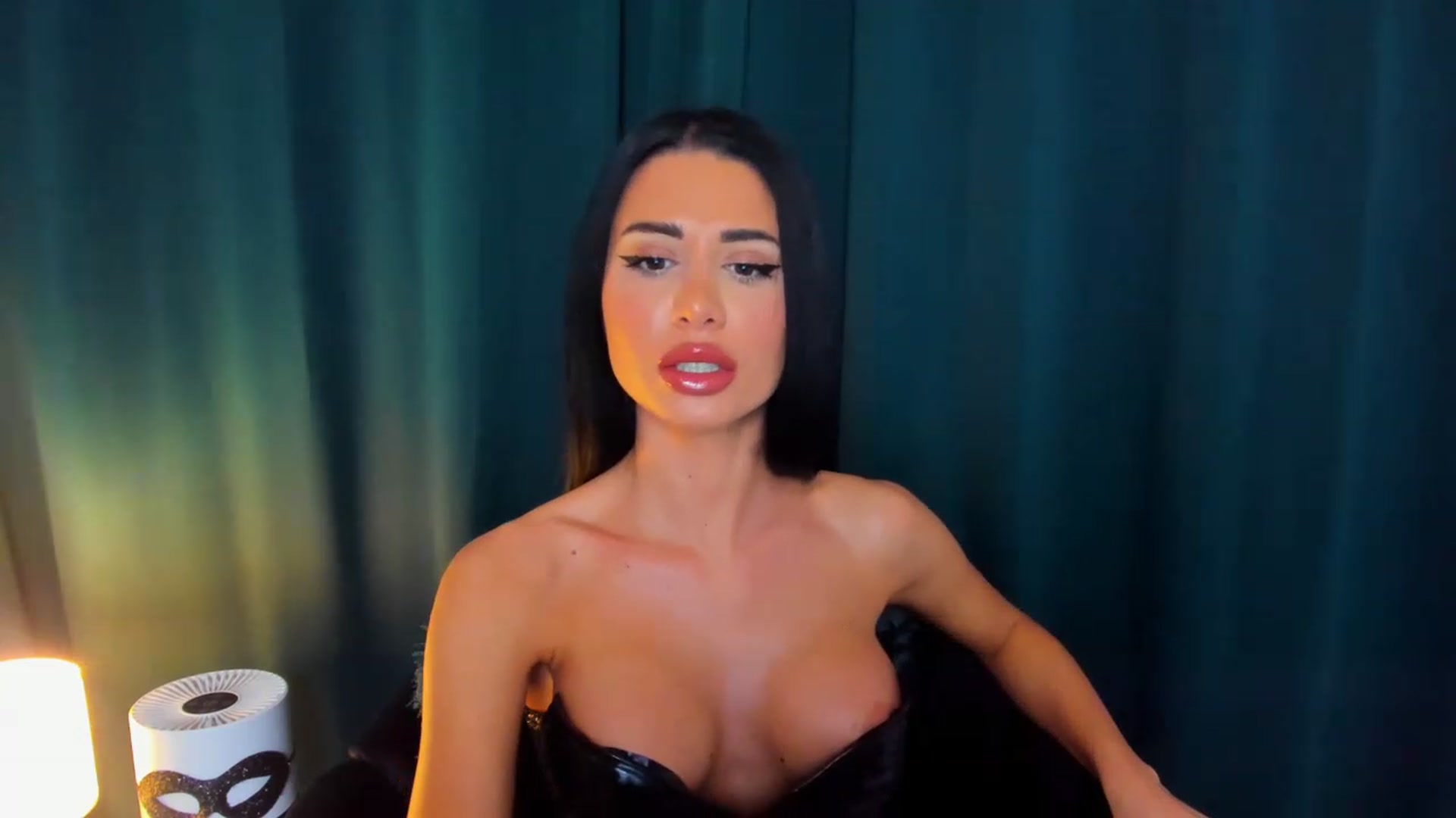 Gallery image thumbnail from QueenANNYA's myfreecams stream on, 04/14/2023, 13:01 image 9 of 20