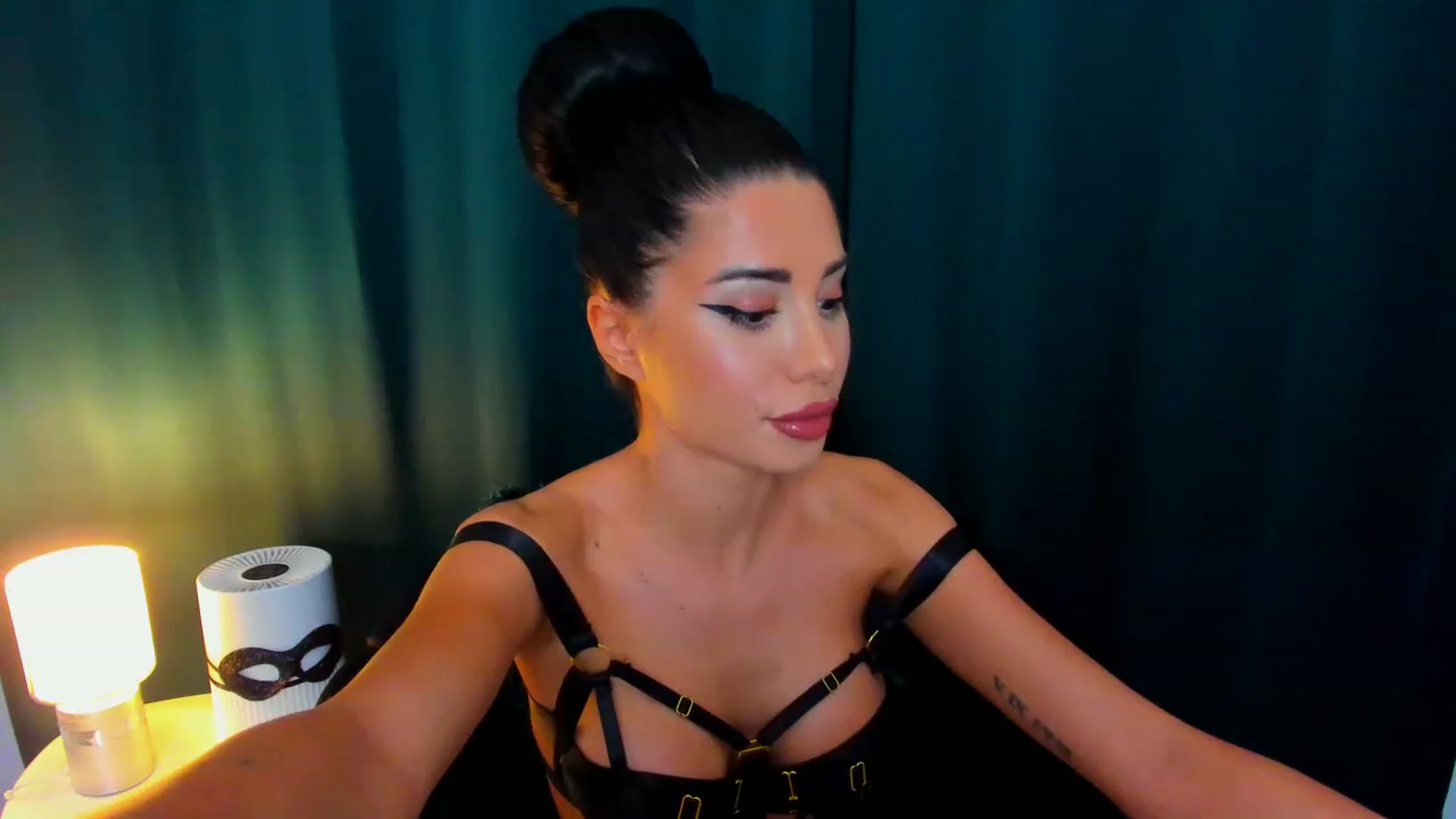 Gallery image thumbnail from QueenANNYA's myfreecams stream on, 04/17/2023, 12:34 image 16 of 20
