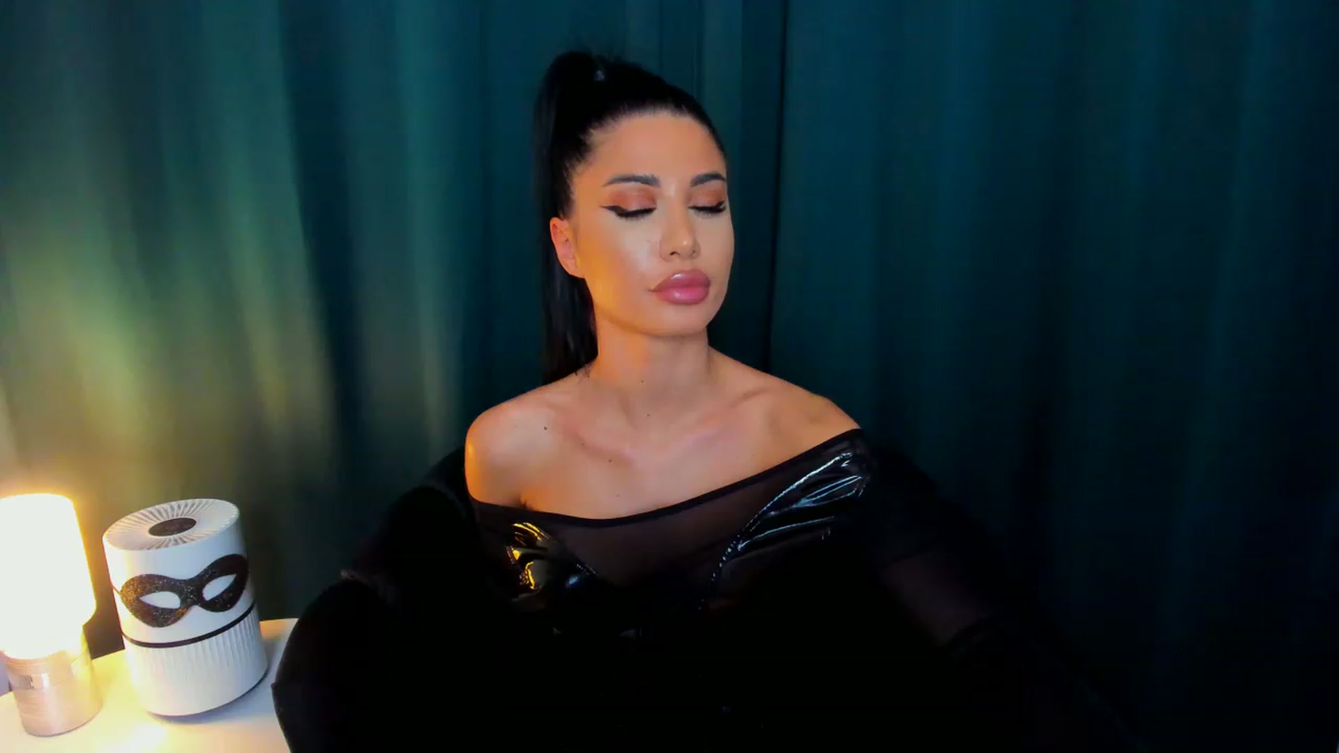Gallery image thumbnail from QueenANNYA's myfreecams stream on, 04/20/2023, 17:02 image 15 of 20