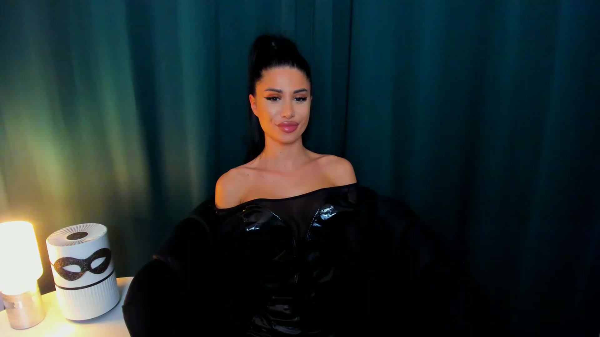 Gallery image thumbnail from QueenANNYA's myfreecams stream on, 04/20/2023, 17:02 image 16 of 20