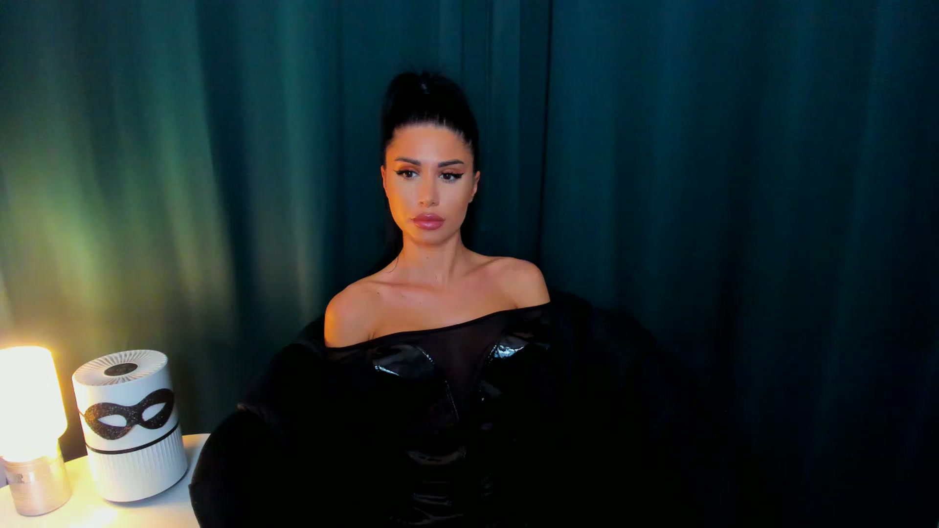 Gallery image thumbnail from QueenANNYA's myfreecams stream on, 04/20/2023, 17:02 image 8 of 20