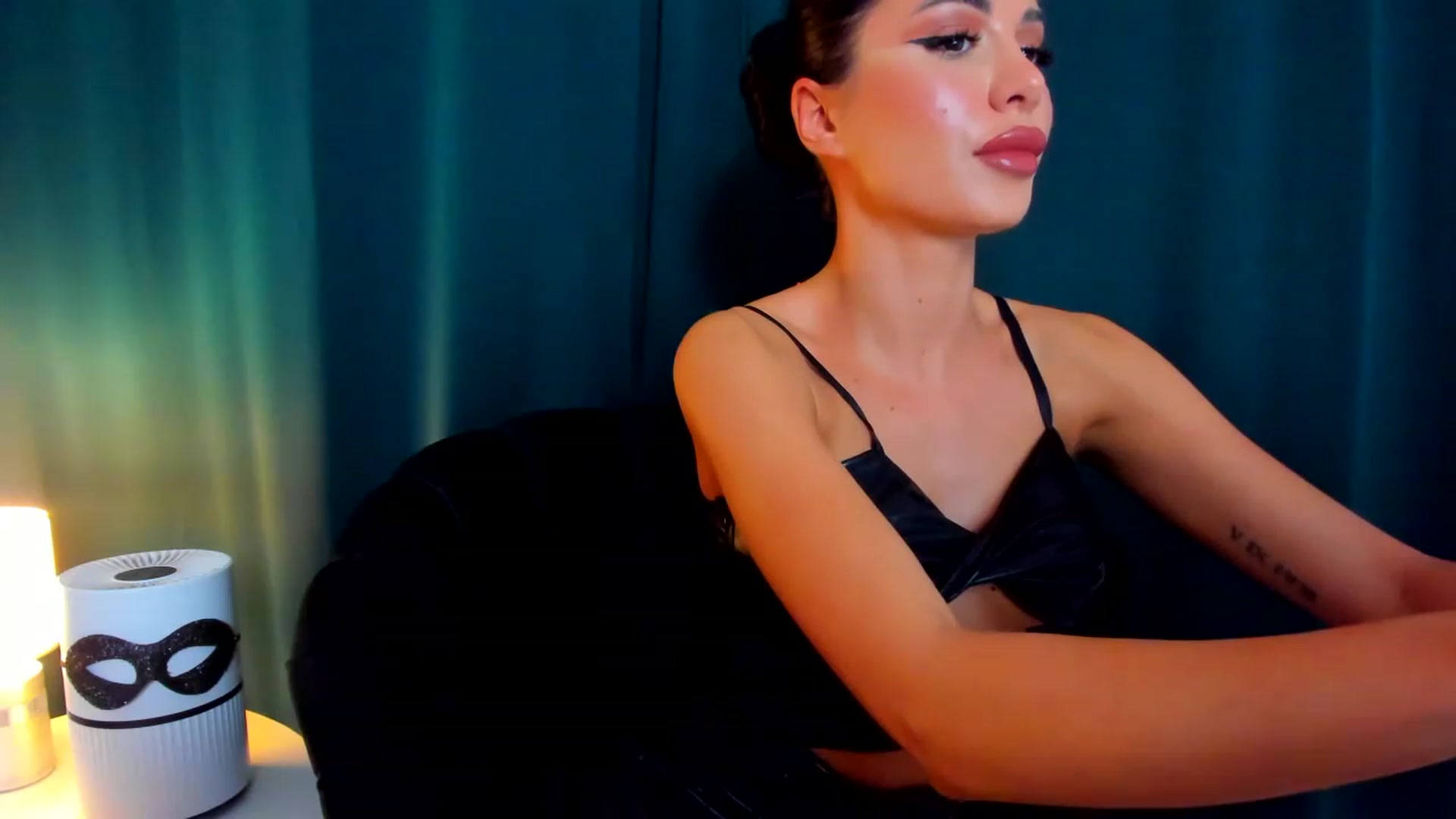 Gallery image thumbnail from QueenANNYA's myfreecams stream on, 05/08/2023, 15:13 image 7 of 20