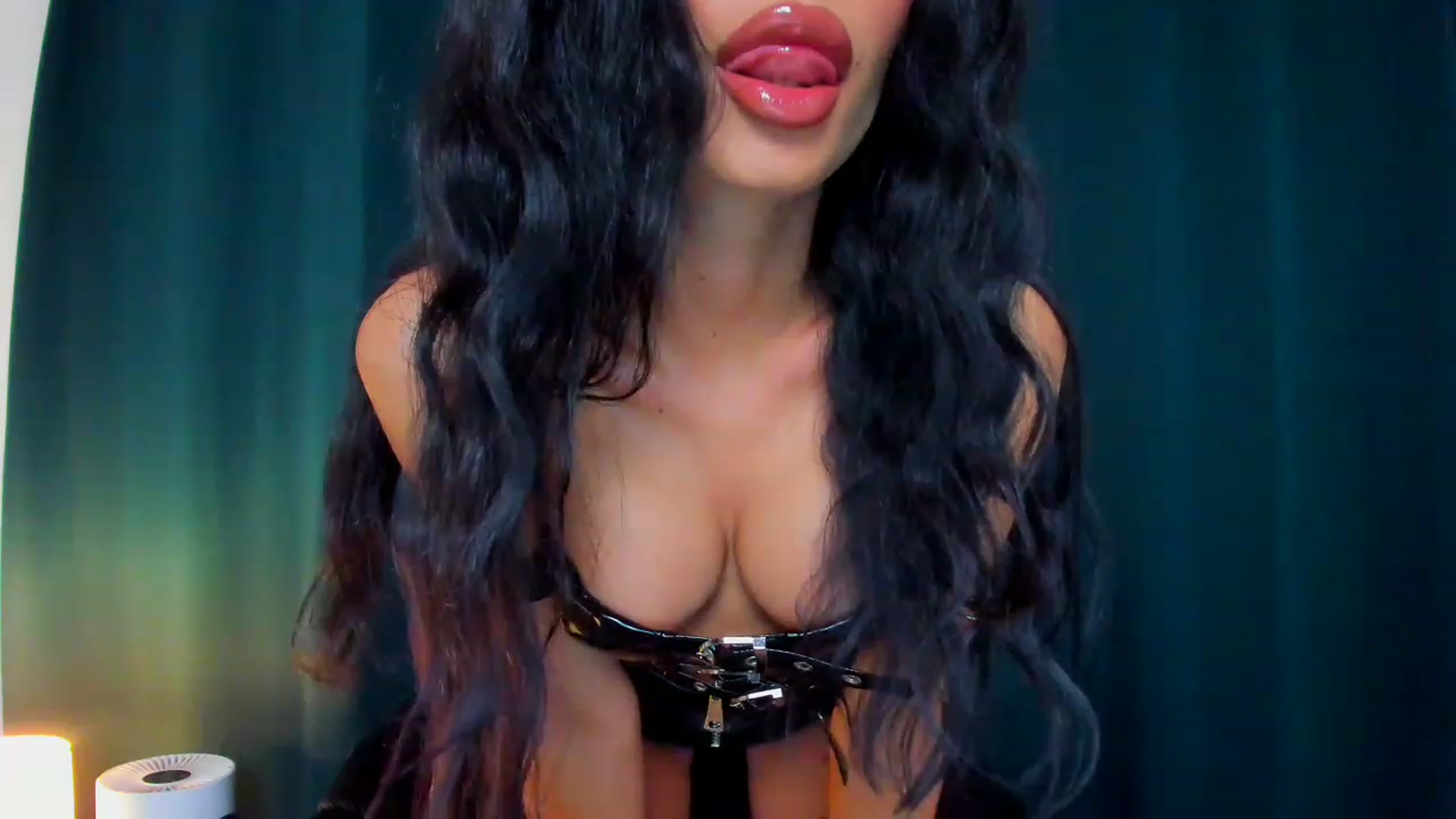 Gallery image thumbnail from QueenANNYA's myfreecams stream on, 05/12/2023, 15:47 image 17 of 20