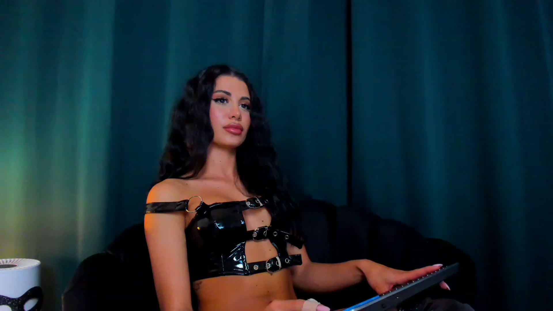 Gallery image thumbnail from QueenANNYA's myfreecams stream on, 05/12/2023, 18:17 image 11 of 20