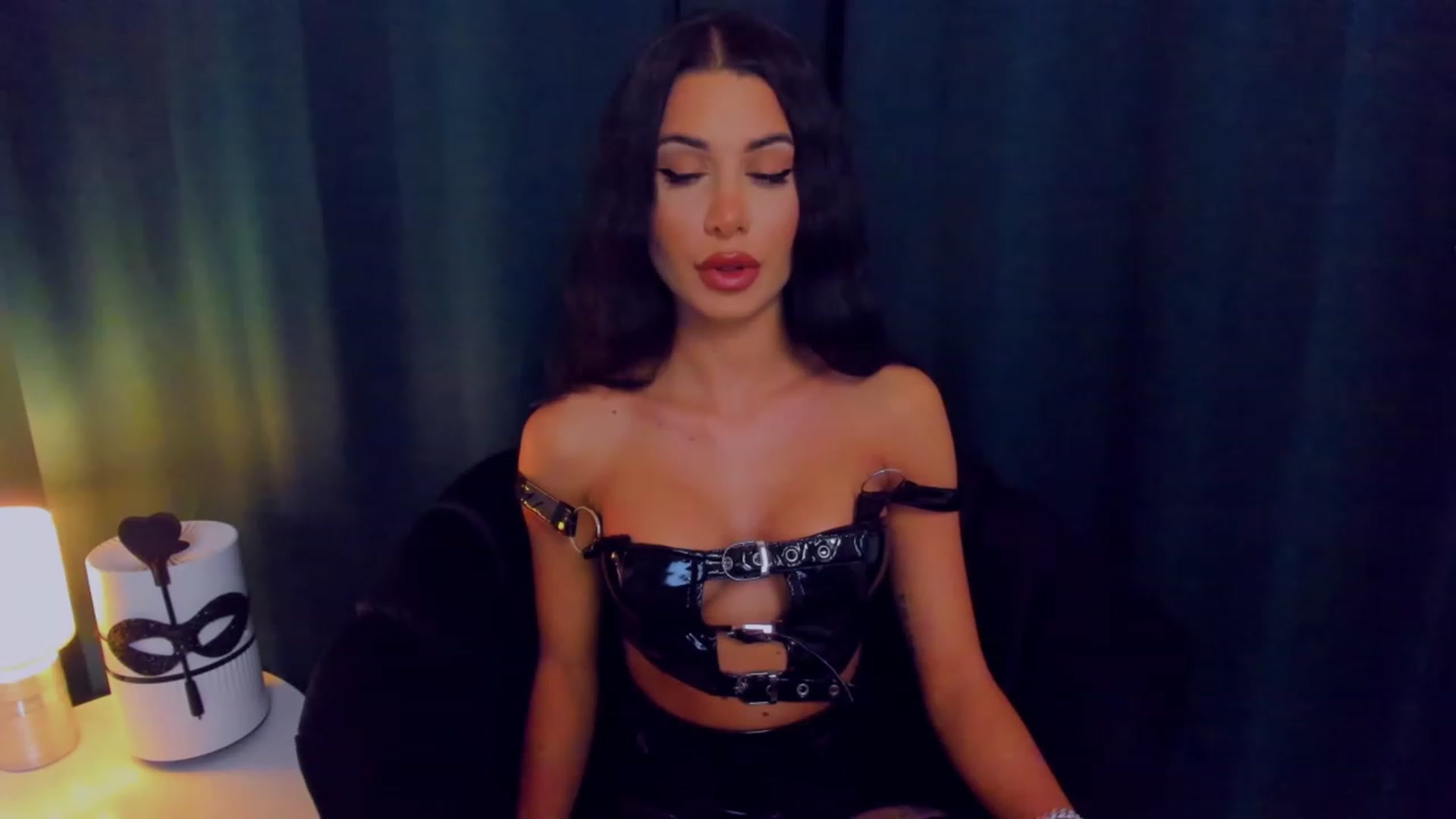 Gallery image thumbnail from QueenANNYA's myfreecams stream on, 05/25/2023, 15:15 image 9 of 20