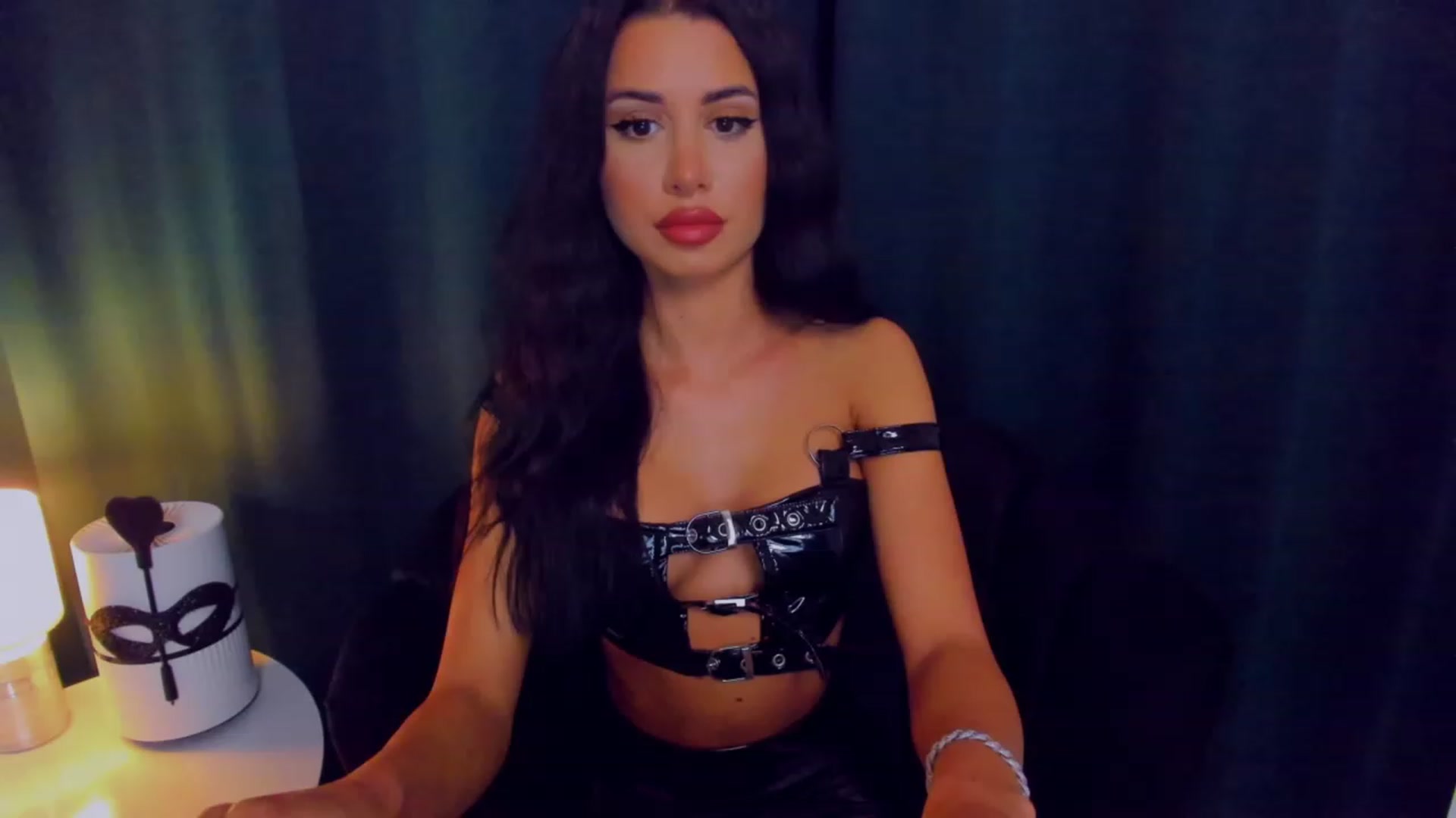 Gallery image thumbnail from QueenANNYA's myfreecams stream on, 05/25/2023, 16:20 image 6 of 20