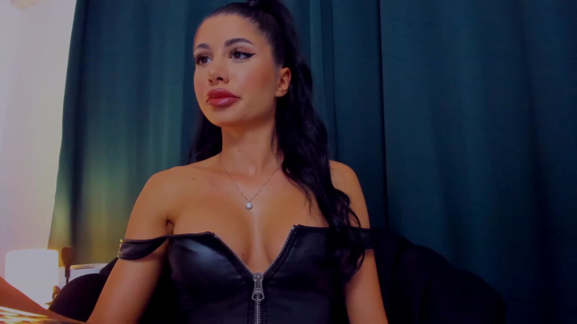 Gallery image thumbnail from QueenANNYA's myfreecams stream on, 06/05/2023, 15:40 image 10 of 20