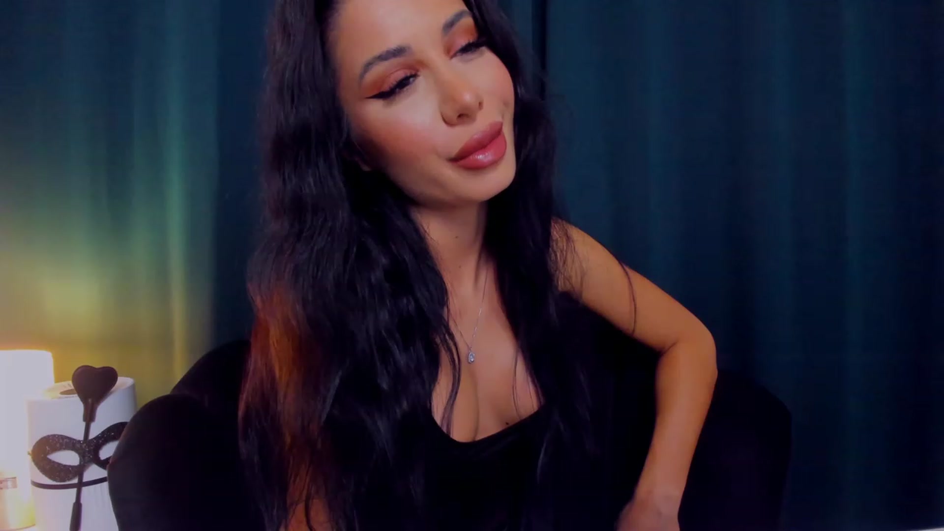 Gallery image thumbnail from QueenANNYA's myfreecams stream on, 06/07/2023, 15:27 image 15 of 20