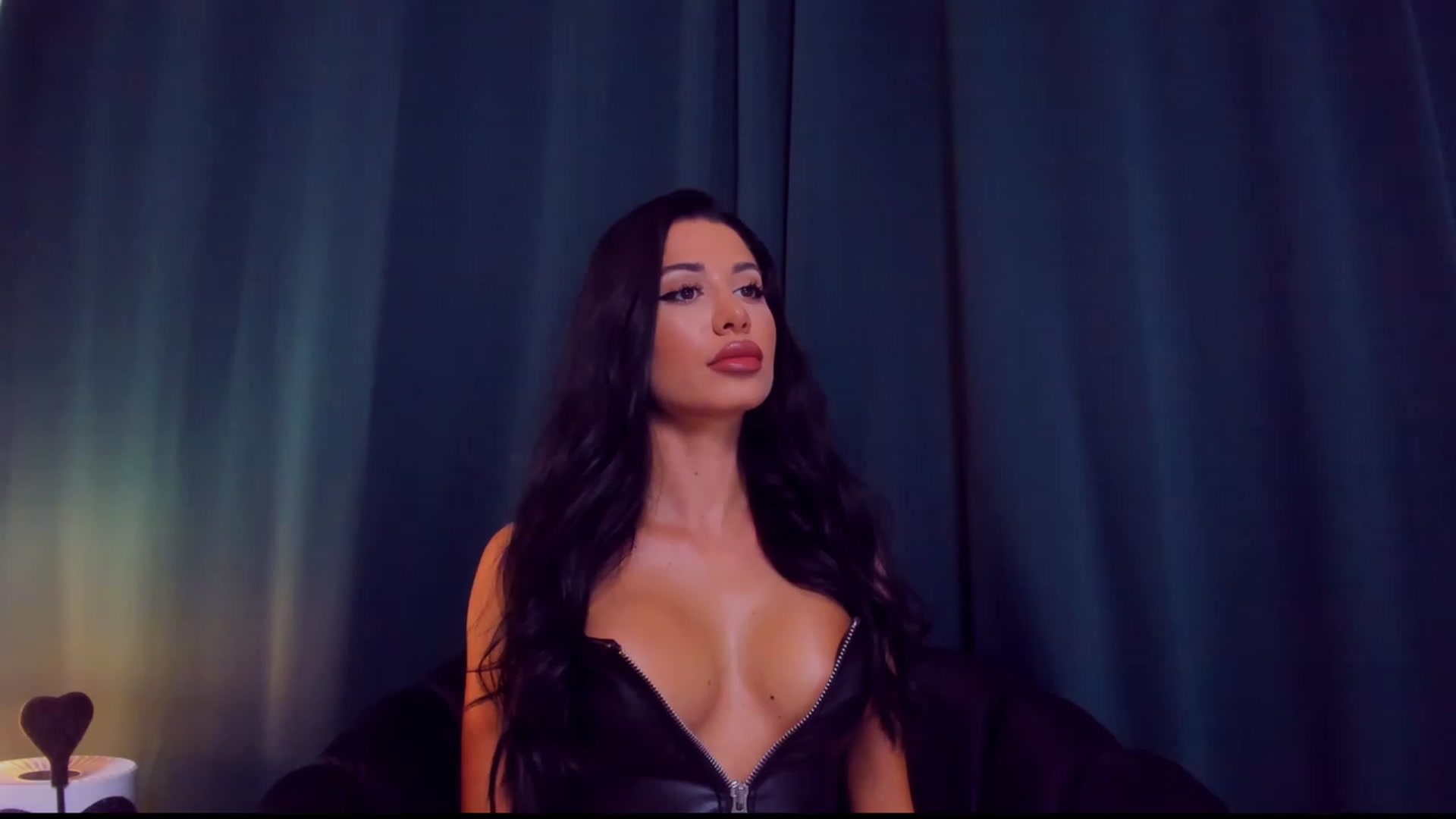 Gallery image thumbnail from QueenANNYA's myfreecams stream on, 06/21/2023, 15:38 image 18 of 20