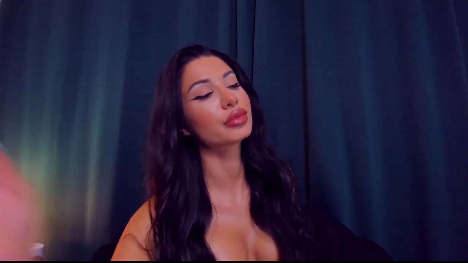 Gallery image thumbnail from QueenANNYA's myfreecams stream on, 06/21/2023, 15:38 image 7 of 20