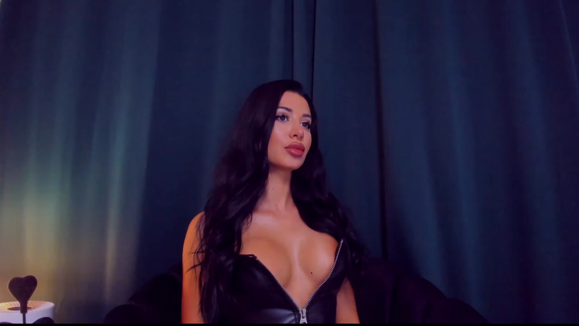 Gallery image thumbnail from QueenANNYA's myfreecams stream on, 06/21/2023, 15:38 image 19 of 20