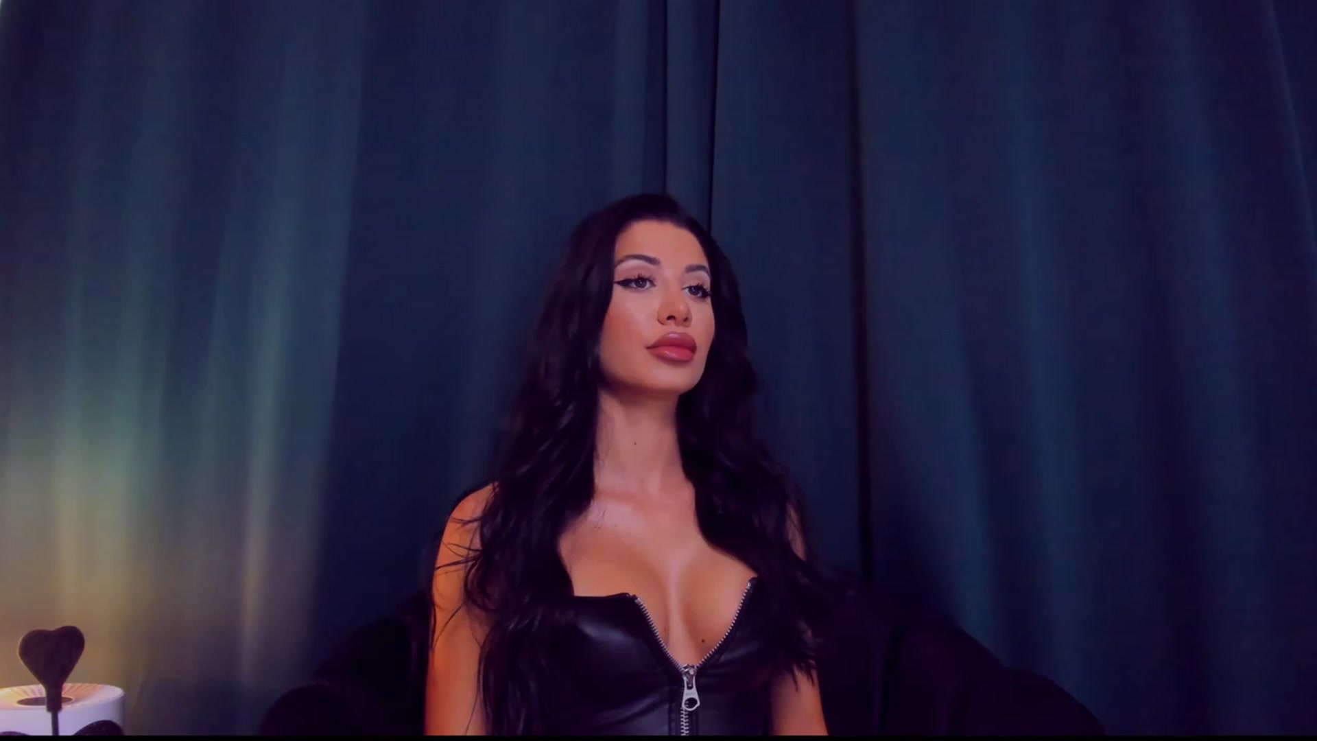 Gallery image thumbnail from QueenANNYA's myfreecams stream on, 06/21/2023, 15:38 image 6 of 20
