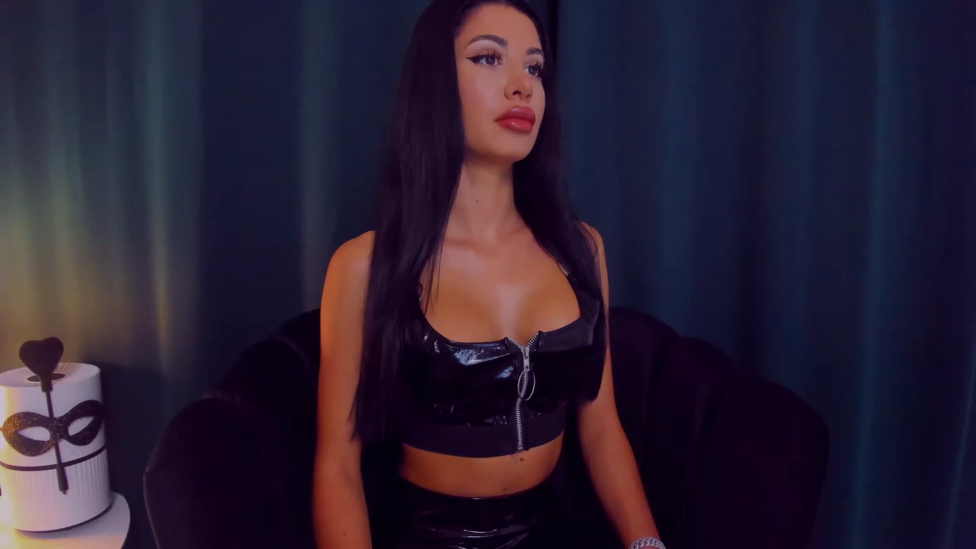 Gallery image thumbnail from QueenANNYA's myfreecams stream on, 06/26/2023, 09:51 image 11 of 20