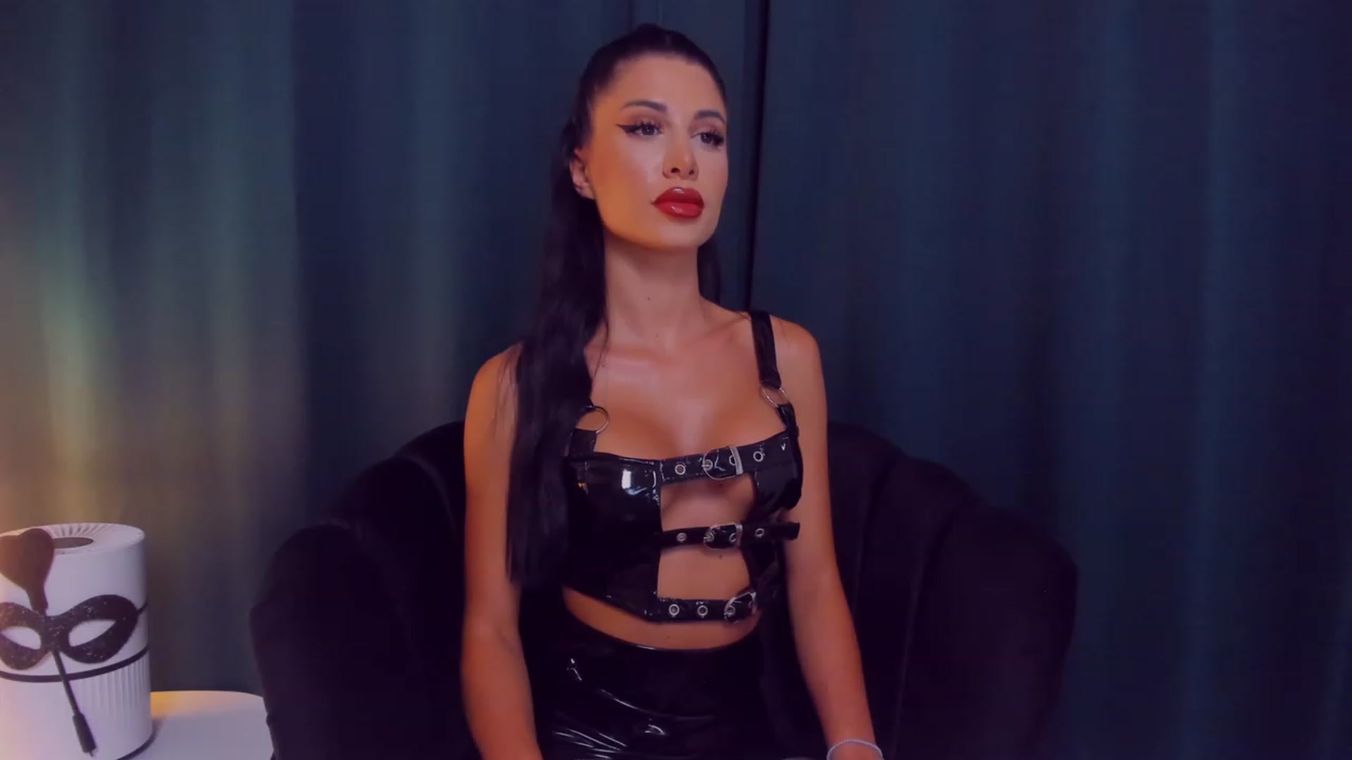 Gallery image thumbnail from QueenANNYA's myfreecams stream on, 07/06/2023, 16:32 image 9 of 20