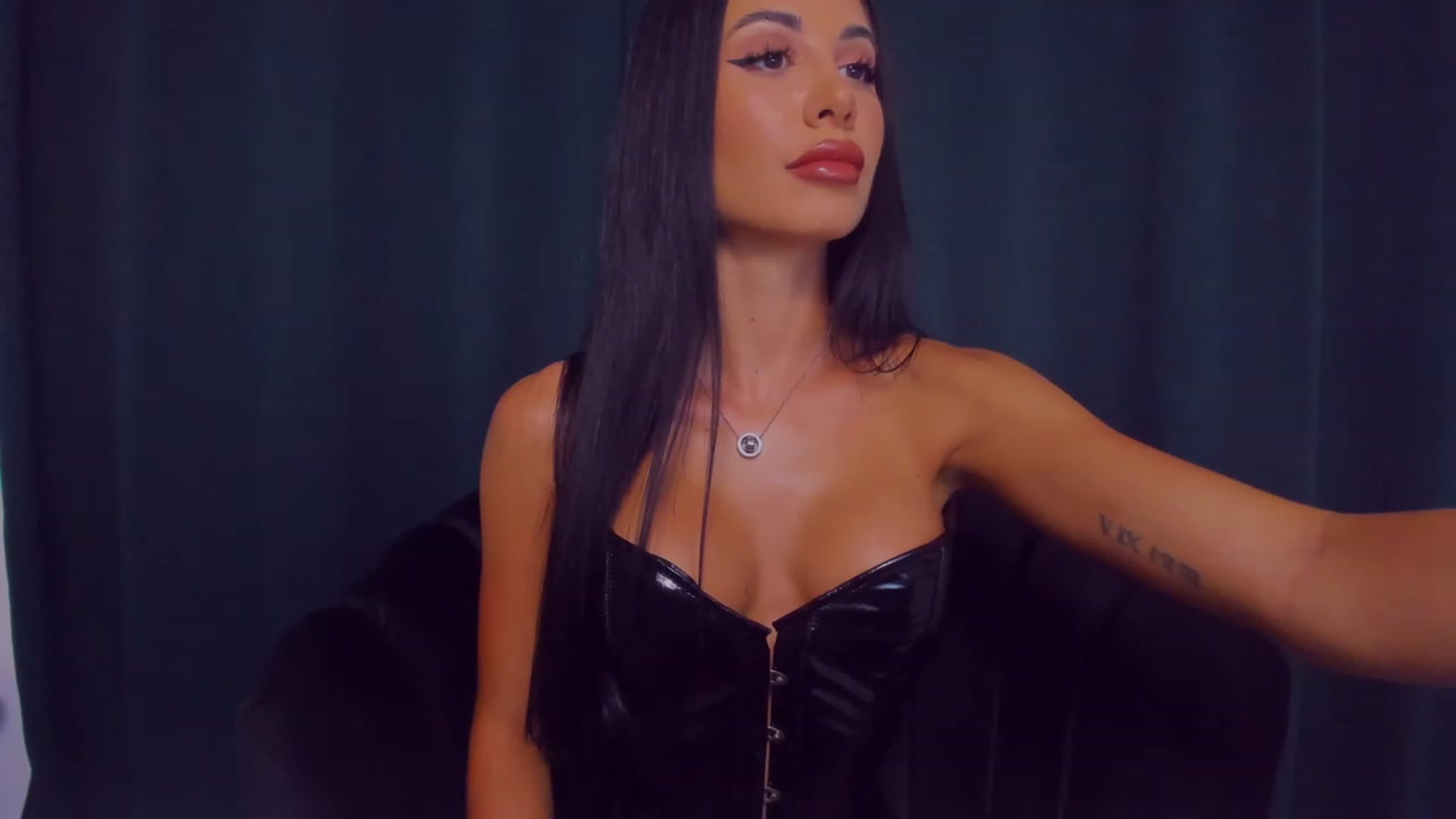 Gallery image thumbnail from QueenANNYA's myfreecams stream on, 07/12/2023, 16:34 image 9 of 20
