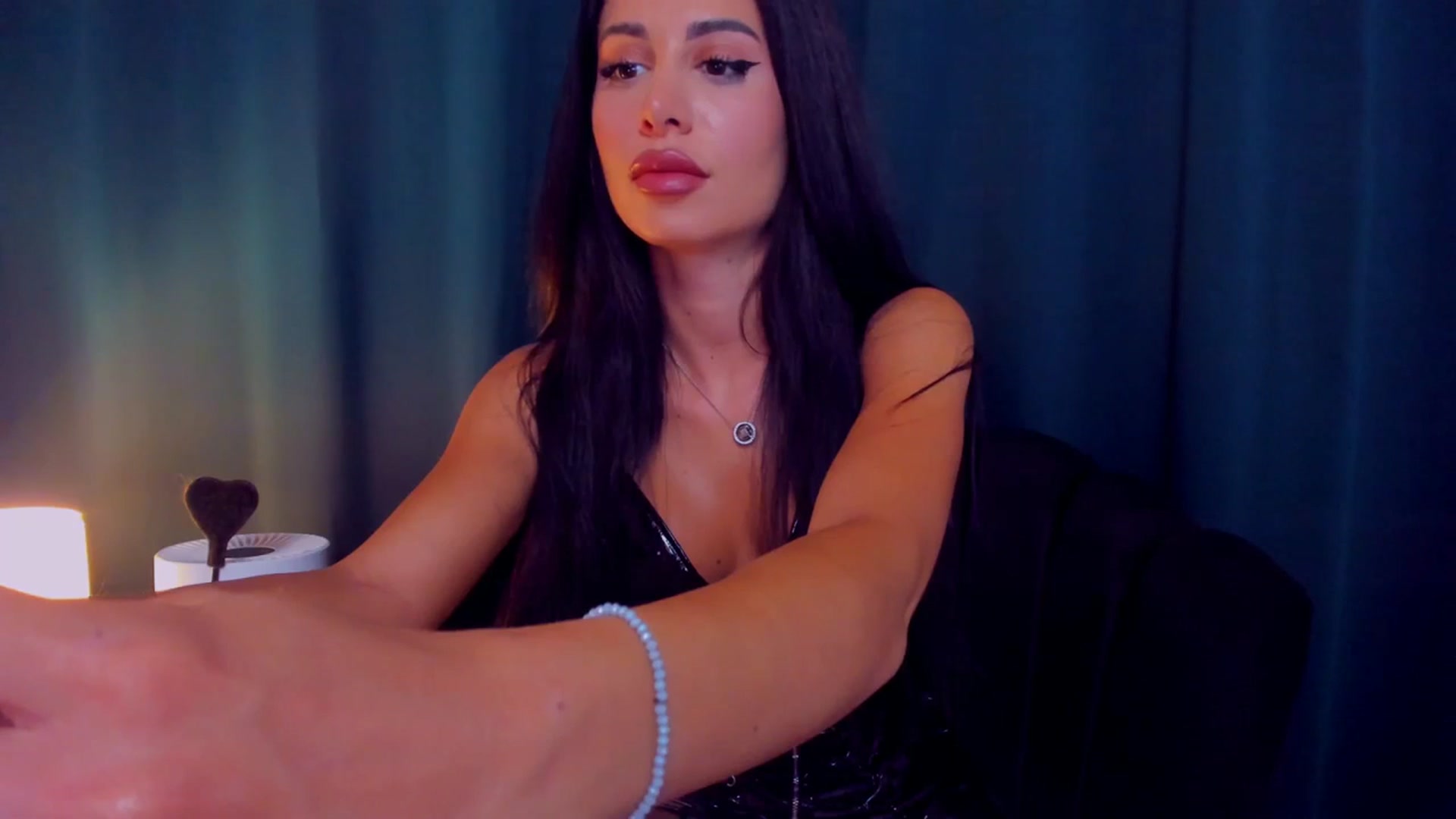Gallery image thumbnail from QueenANNYA's myfreecams stream on, 07/21/2023, 16:15 image 8 of 20