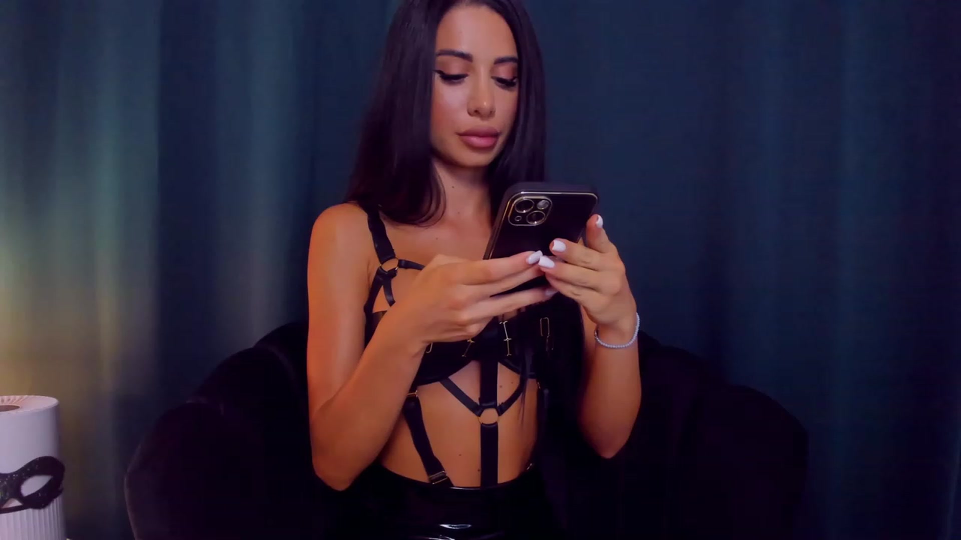 Gallery image thumbnail from QueenANNYA's myfreecams stream on, 07/28/2023, 17:31 image 18 of 20