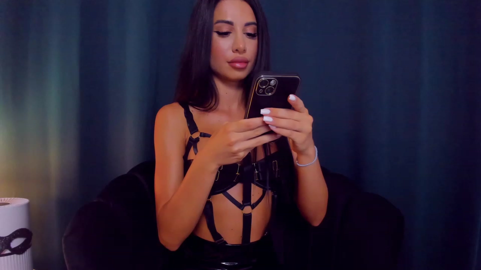 Gallery image thumbnail from QueenANNYA's myfreecams stream on, 07/28/2023, 17:31 image 17 of 20