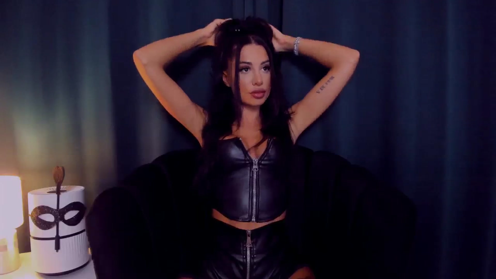 Gallery image thumbnail from QueenANNYA's myfreecams stream on, 08/09/2023, 16:53 image 10 of 20