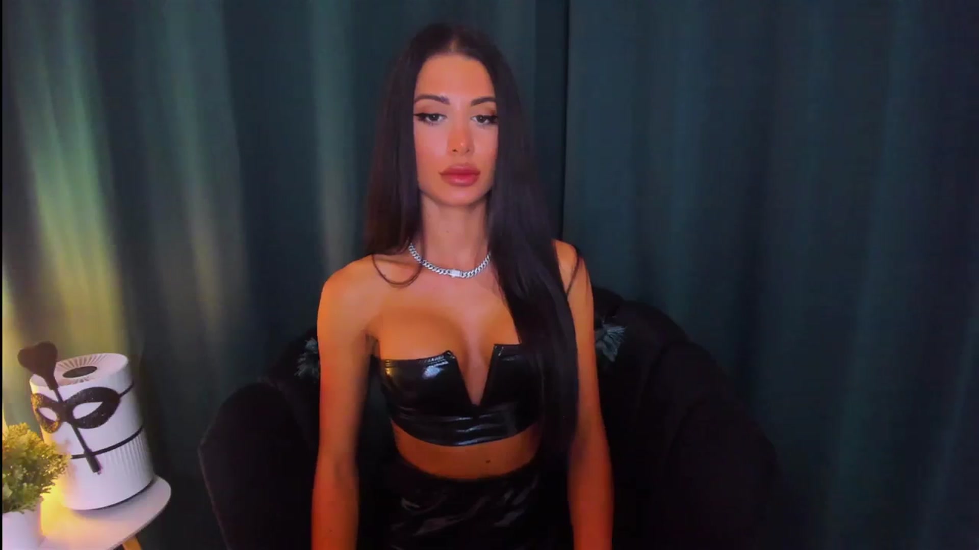 Gallery image thumbnail from QueenANNYA's myfreecams stream on, 09/29/2023, 16:19 image 17 of 20