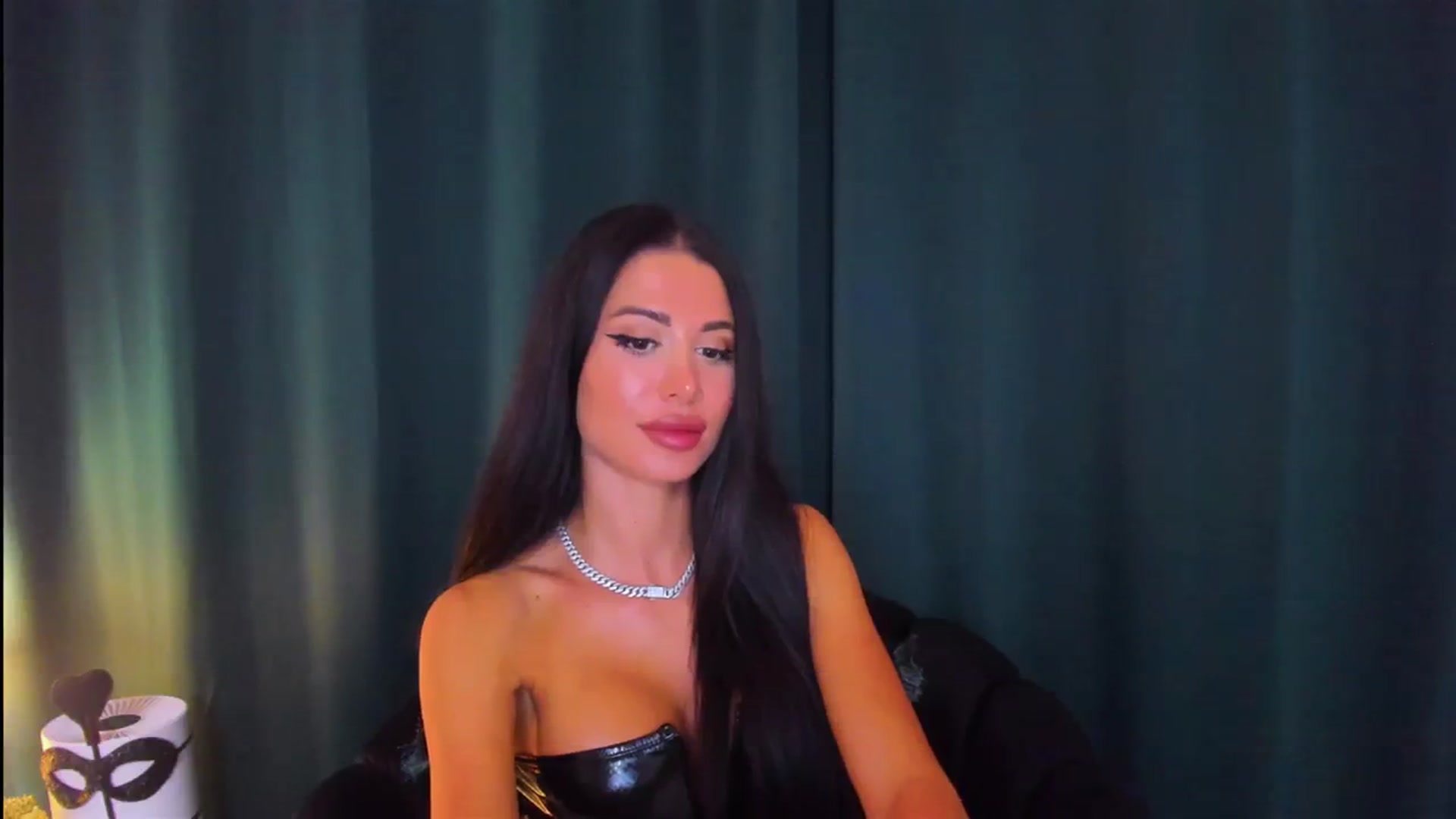 Gallery image thumbnail from QueenANNYA's myfreecams stream on, 09/29/2023, 18:13 image 10 of 20