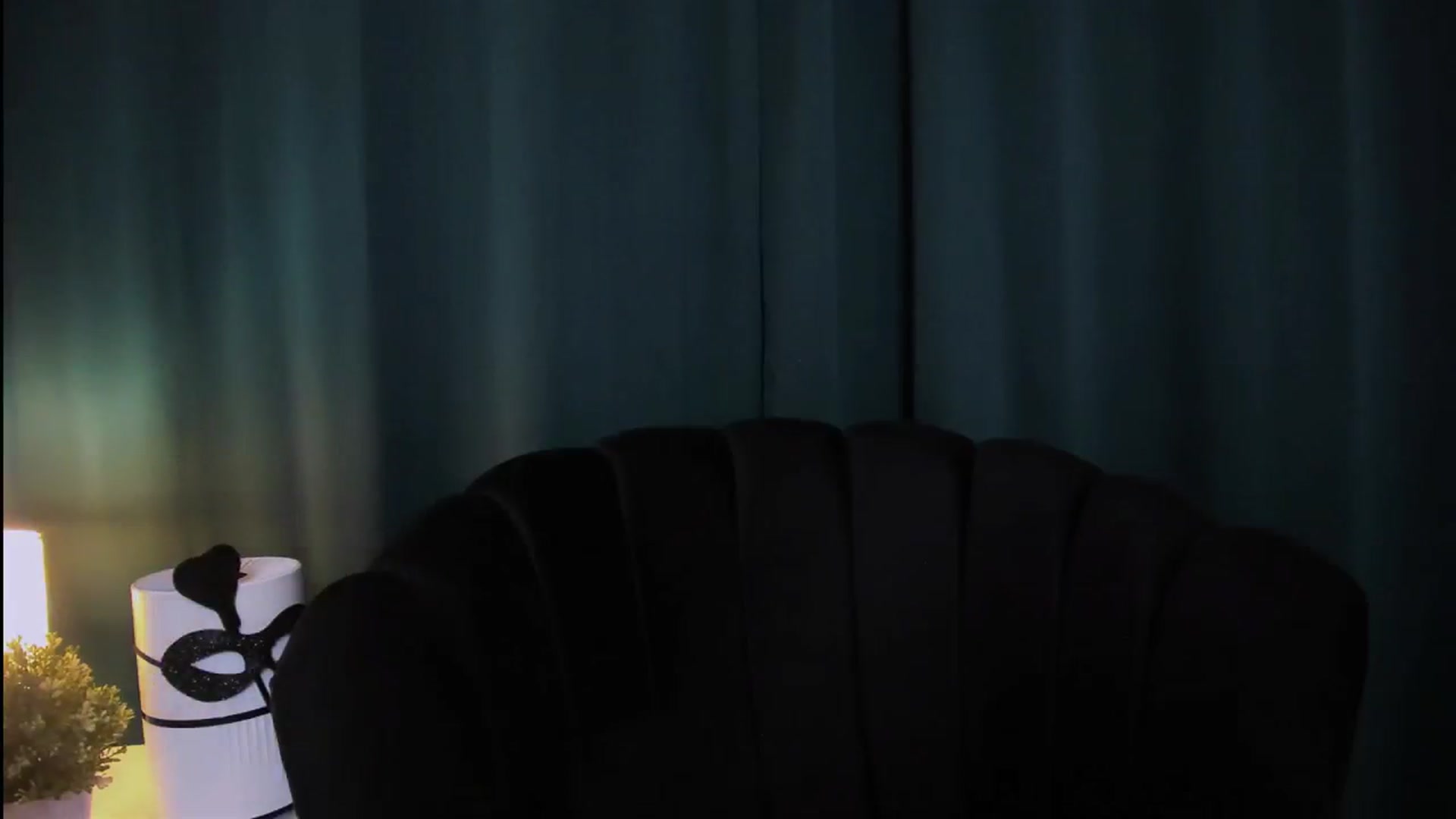 Gallery image thumbnail from QueenANNYA's myfreecams stream on, 10/17/2023, 18:17 image 4 of 20
